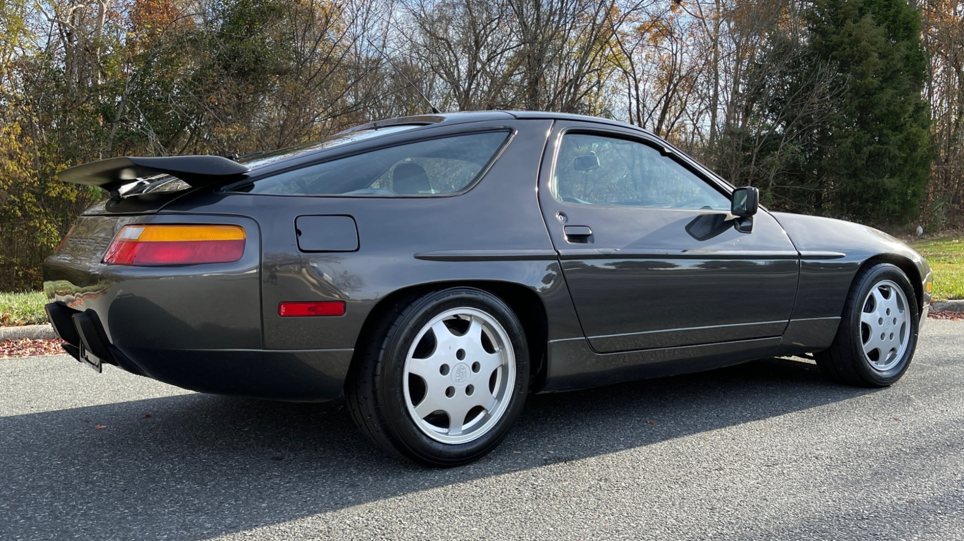 Used 1990 Porsche 928 GT COUPE / 5.0L V8 / 5-SPD MANUAL / LOW MILES for sale Sold at Formula Imports in Charlotte NC 28227 6
