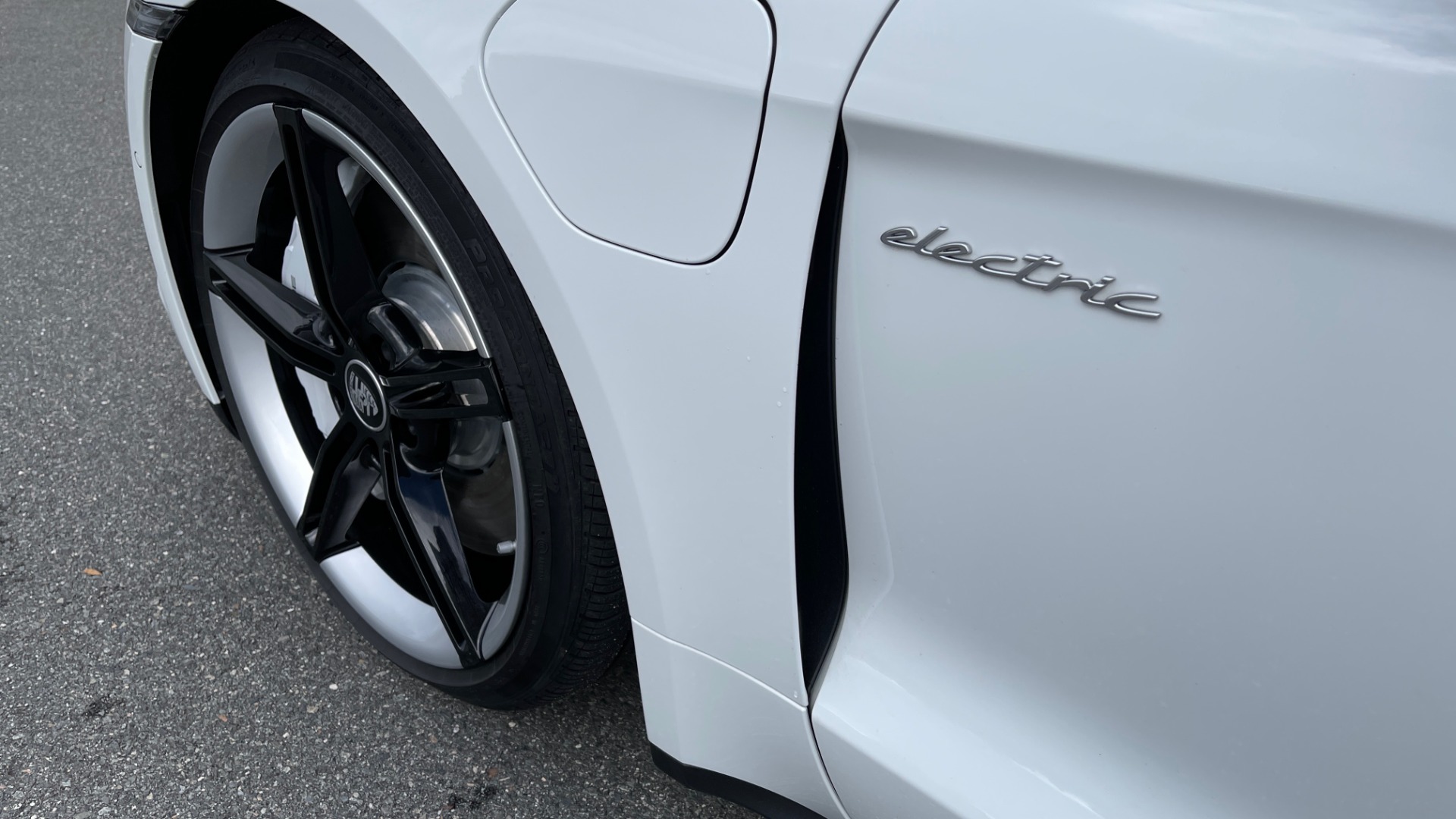 Used 2020 Porsche TAYCAN TURBO SEDAN / AWD / NAV / BOSE / PANO-ROOF / LCA / SURROUND VIEW for sale $162,995 at Formula Imports in Charlotte NC 28227 11