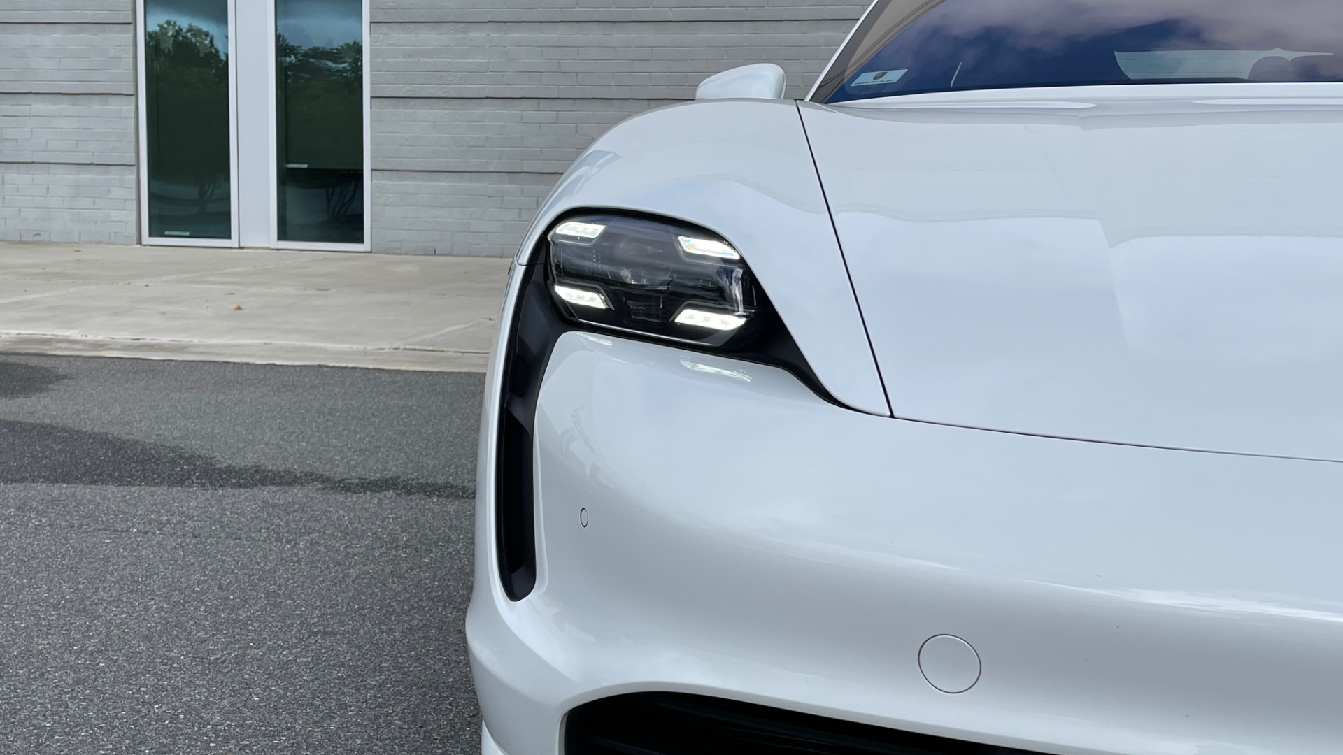 Used 2020 Porsche TAYCAN TURBO SEDAN / AWD / NAV / BOSE / PANO-ROOF / LCA / SURROUND VIEW for sale $162,995 at Formula Imports in Charlotte NC 28227 16