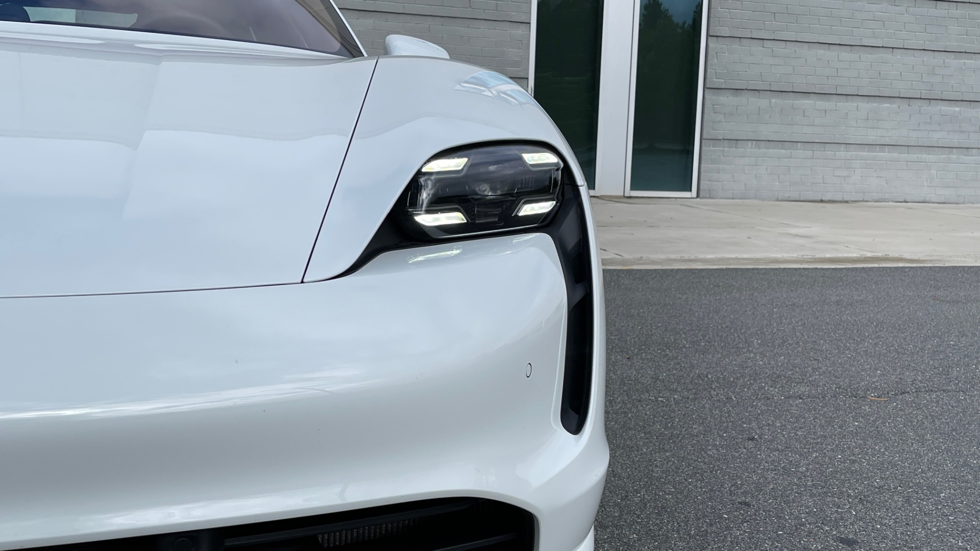 Used 2020 Porsche TAYCAN TURBO SEDAN / AWD / NAV / BOSE / PANO-ROOF / LCA / SURROUND VIEW for sale $162,995 at Formula Imports in Charlotte NC 28227 17