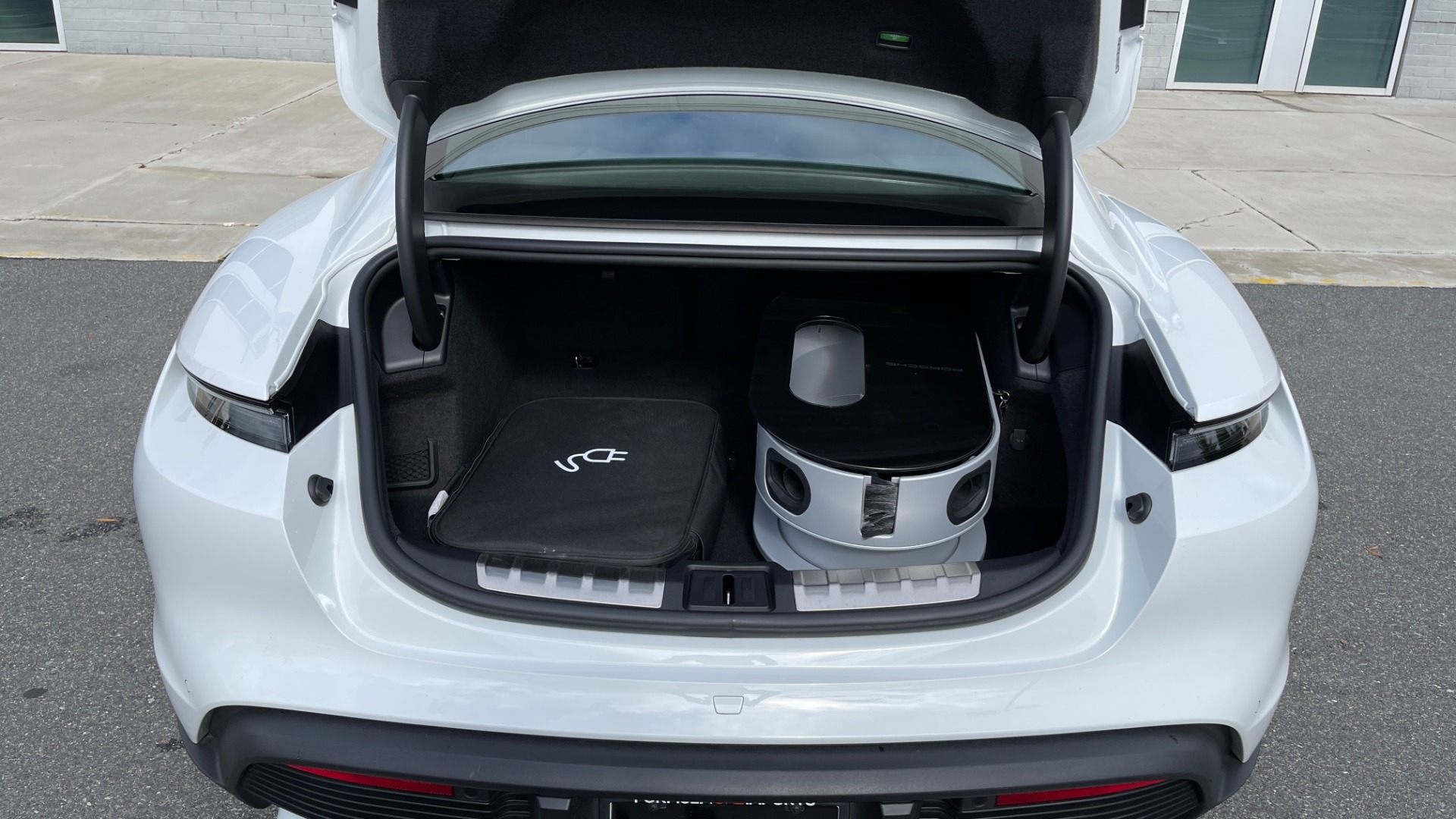 Used 2020 Porsche TAYCAN TURBO SEDAN / AWD / NAV / BOSE / PANO-ROOF / LCA / SURROUND VIEW for sale $162,995 at Formula Imports in Charlotte NC 28227 20