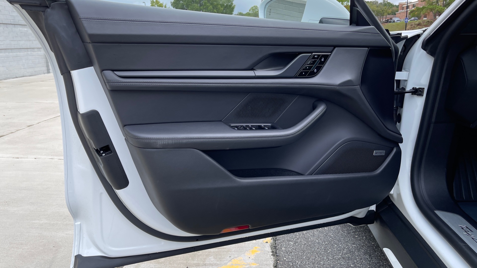 Used 2020 Porsche TAYCAN TURBO SEDAN / AWD / NAV / BOSE / PANO-ROOF / LCA / SURROUND VIEW for sale $162,995 at Formula Imports in Charlotte NC 28227 32