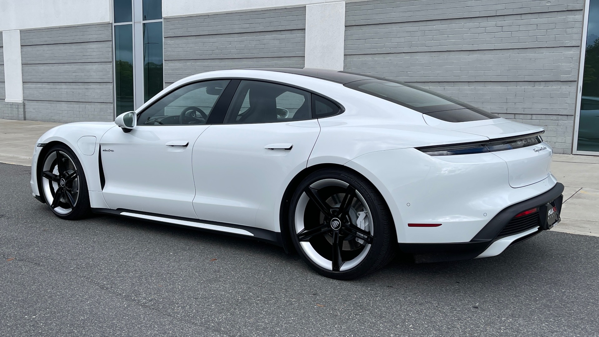 Used 2020 Porsche TAYCAN TURBO SEDAN / AWD / NAV / BOSE / PANO-ROOF / LCA / SURROUND VIEW for sale Sold at Formula Imports in Charlotte NC 28227 4