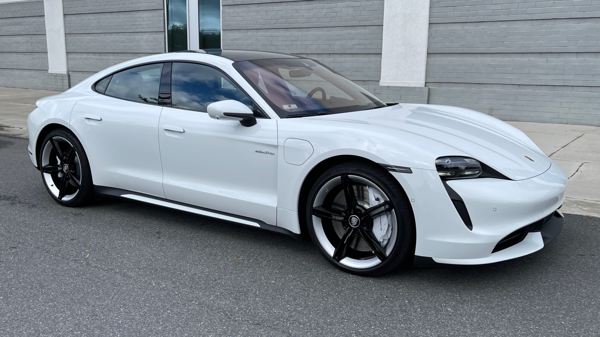 Used 2020 Porsche TAYCAN TURBO SEDAN / AWD / NAV / BOSE / PANO-ROOF / LCA / SURROUND VIEW for sale $162,995 at Formula Imports in Charlotte NC 28227 5