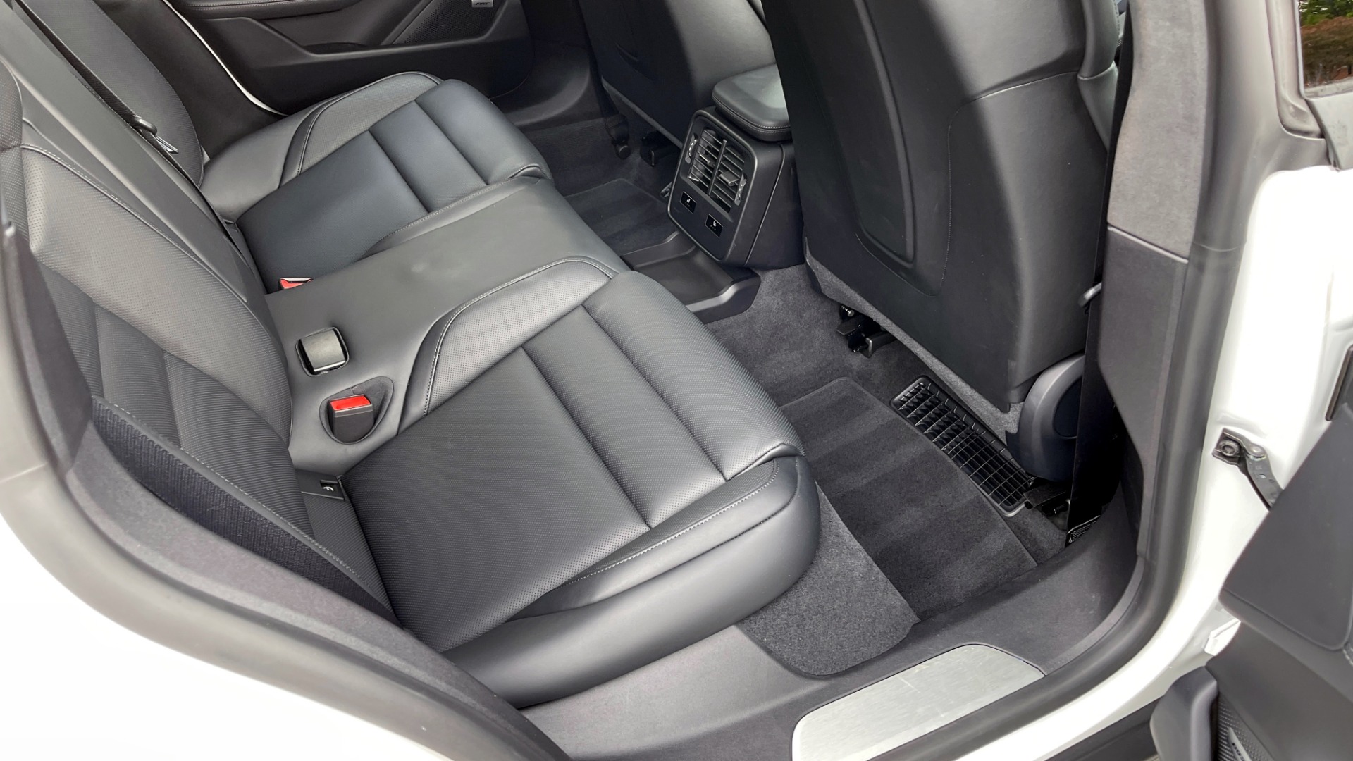 Used 2020 Porsche TAYCAN TURBO SEDAN / AWD / NAV / BOSE / PANO-ROOF / LCA / SURROUND VIEW for sale $162,995 at Formula Imports in Charlotte NC 28227 65