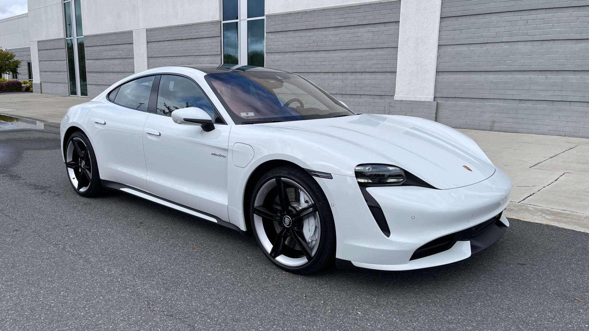 Used 2020 Porsche TAYCAN TURBO SEDAN / AWD / NAV / BOSE / PANO-ROOF / LCA / SURROUND VIEW for sale $162,995 at Formula Imports in Charlotte NC 28227 7