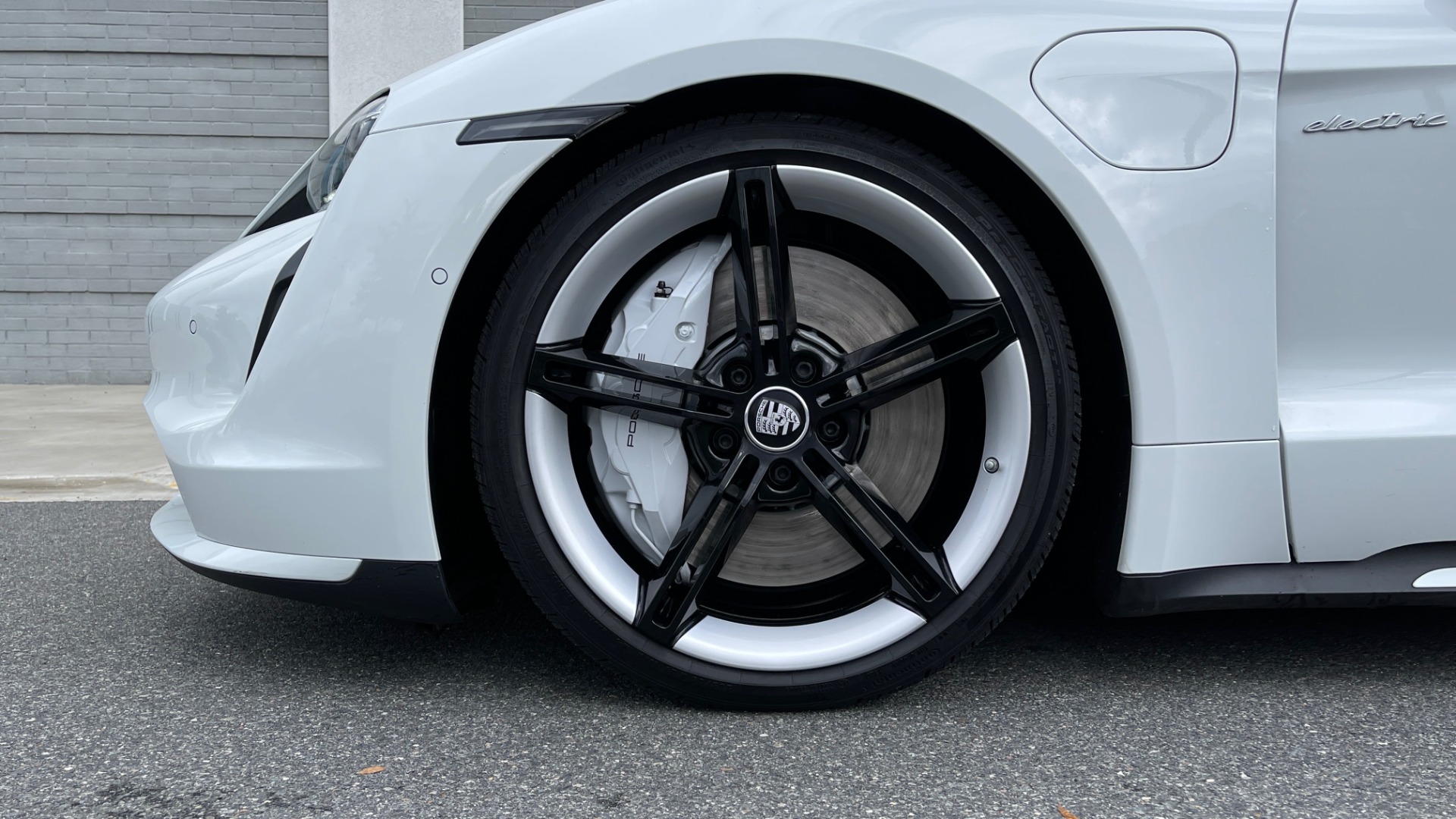 Used 2020 Porsche TAYCAN TURBO SEDAN / AWD / NAV / BOSE / PANO-ROOF / LCA / SURROUND VIEW for sale $162,995 at Formula Imports in Charlotte NC 28227 72