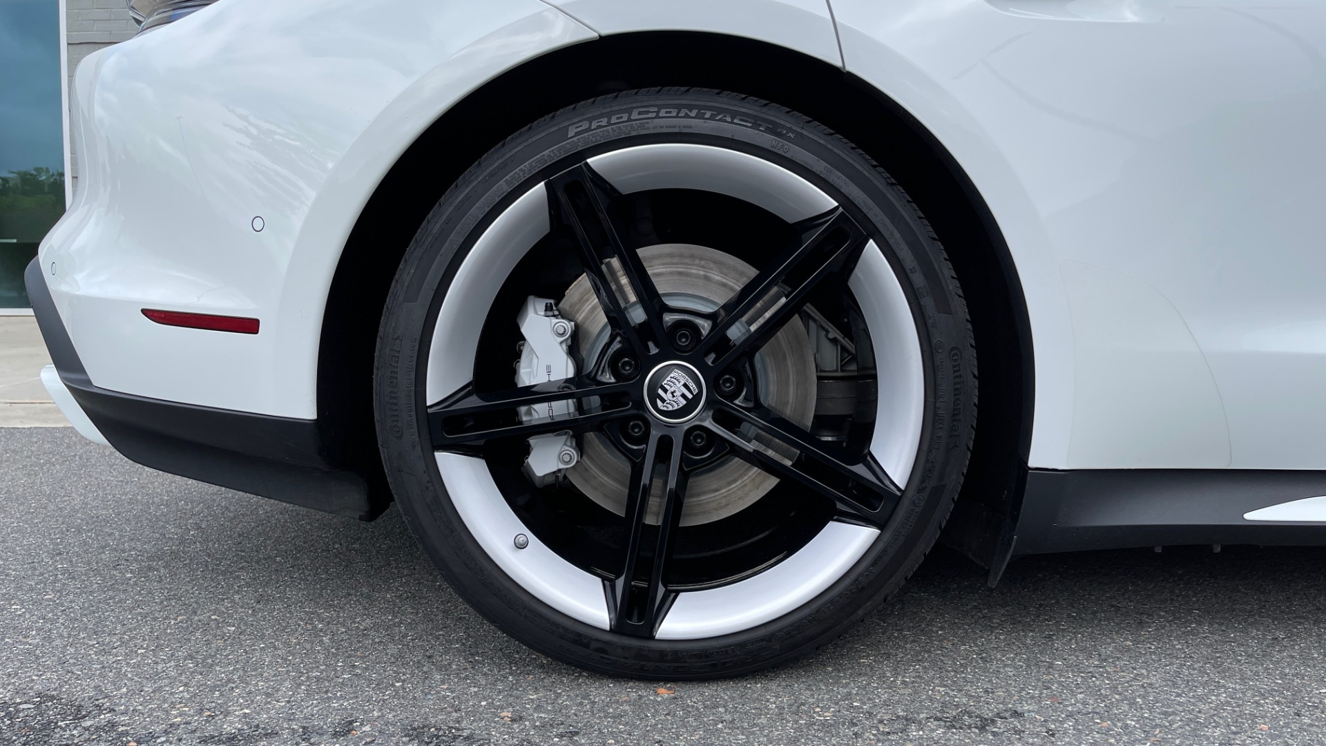 Used 2020 Porsche TAYCAN TURBO SEDAN / AWD / NAV / BOSE / PANO-ROOF / LCA / SURROUND VIEW for sale $162,995 at Formula Imports in Charlotte NC 28227 74
