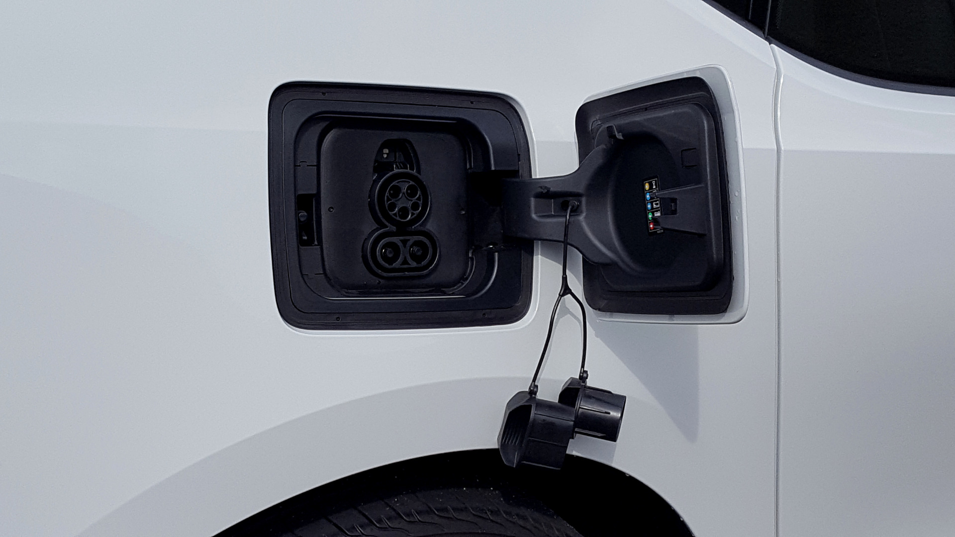 Used 2014 BMW i3 for sale Sold at Formula Imports in Charlotte NC 28227 32