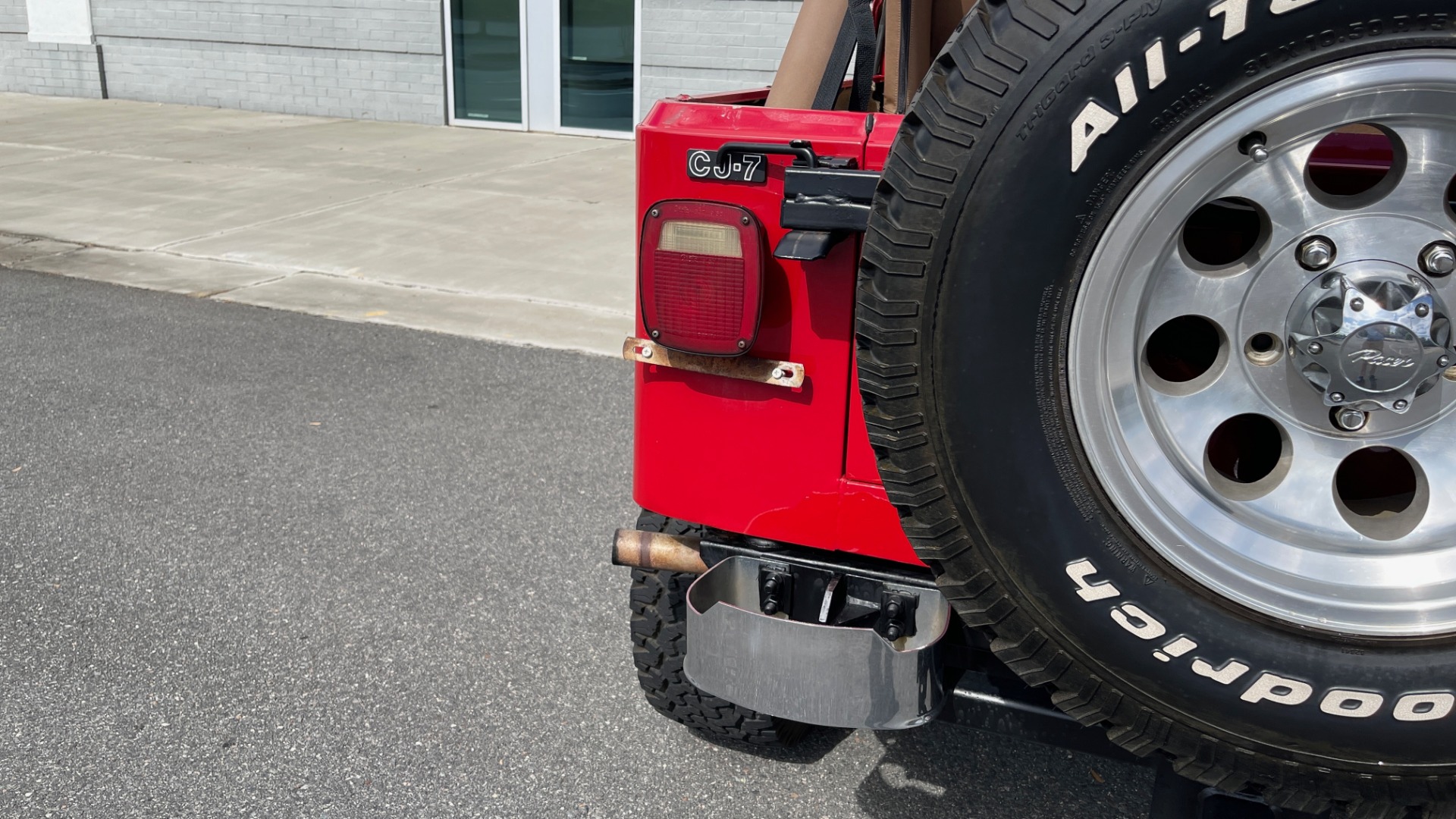 Used 1986 Jeep CJ-7 SOFT-TOP / 4X4 / 4.2L I6 / 5-SPEED MANUAL / HERTZ SPEAKERS / BFG TIRES for sale $20,999 at Formula Imports in Charlotte NC 28227 29