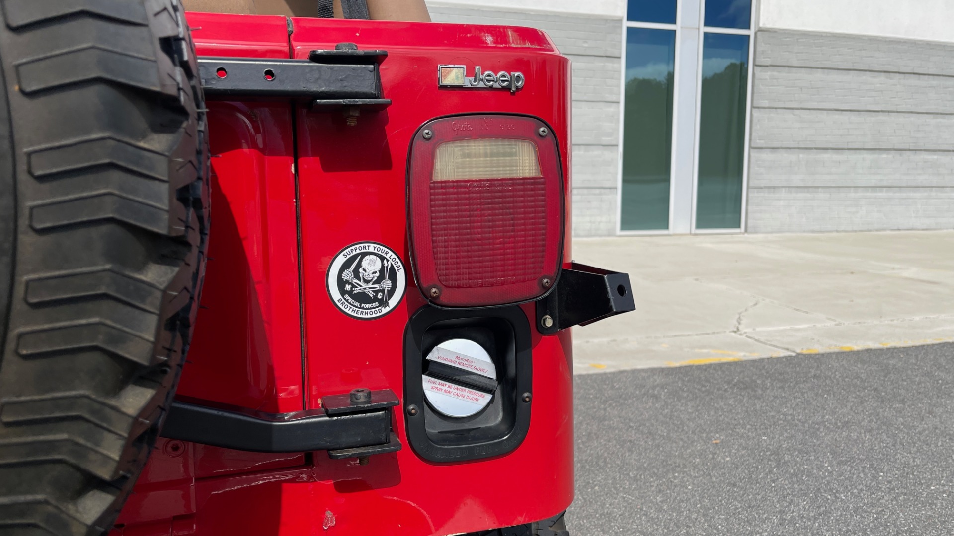 Used 1986 Jeep CJ-7 SOFT-TOP / 4X4 / 4.2L I6 / 5-SPEED MANUAL / HERTZ SPEAKERS / BFG TIRES for sale $20,999 at Formula Imports in Charlotte NC 28227 31