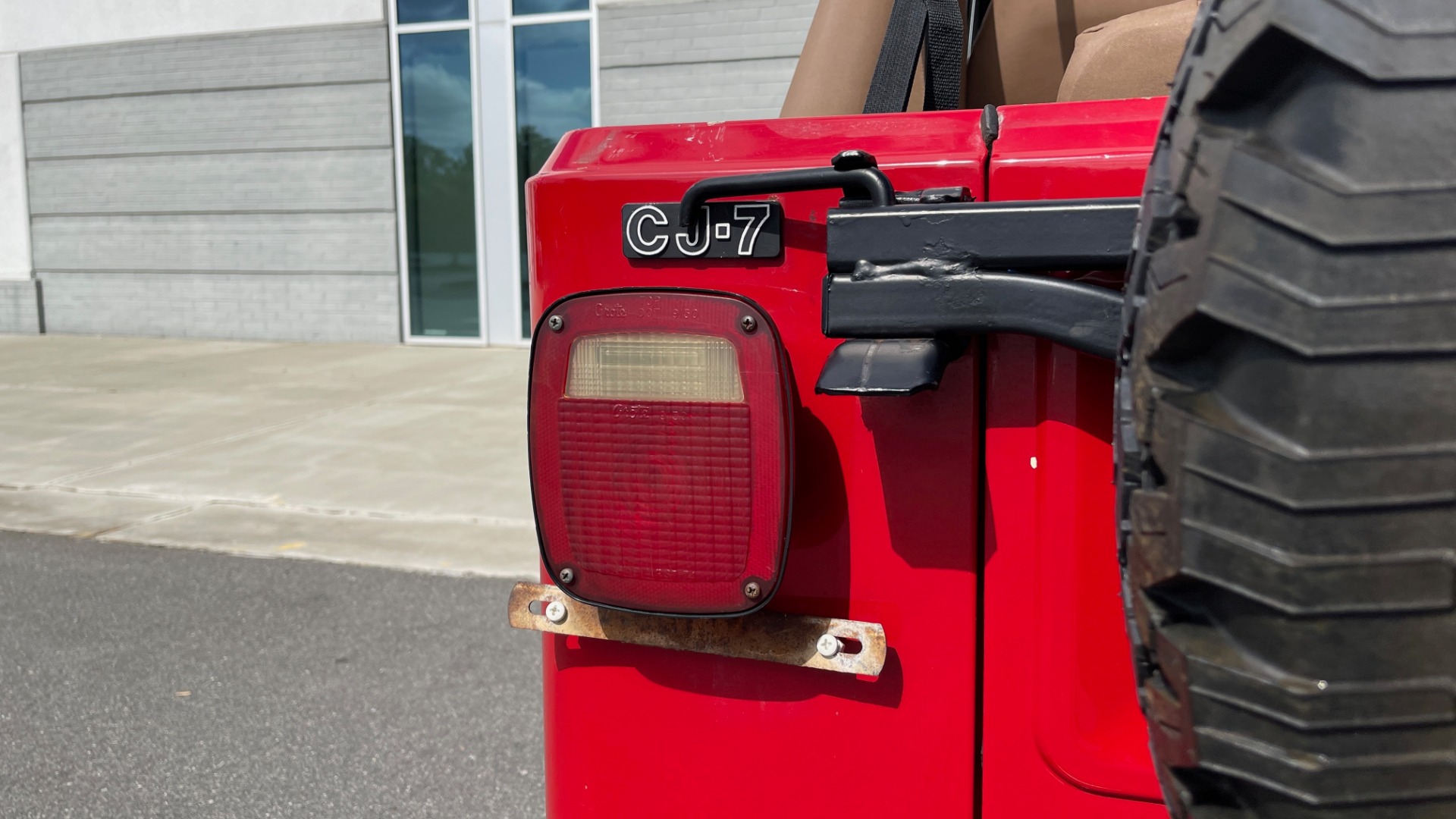 Used 1986 Jeep CJ-7 SOFT-TOP / 4X4 / 4.2L I6 / 5-SPEED MANUAL / HERTZ SPEAKERS / BFG TIRES for sale $20,999 at Formula Imports in Charlotte NC 28227 32