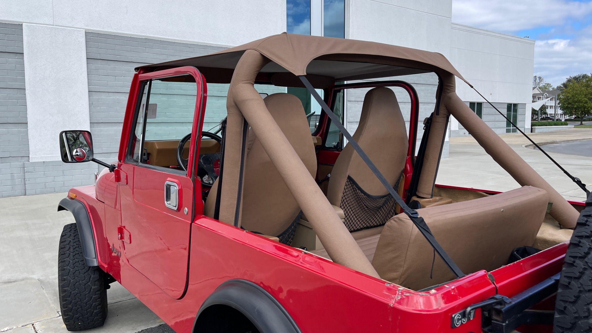 Used 1986 Jeep CJ-7 SOFT-TOP / 4X4 / 4.2L I6 / 5-SPEED MANUAL / HERTZ SPEAKERS / BFG TIRES for sale $20,999 at Formula Imports in Charlotte NC 28227 41