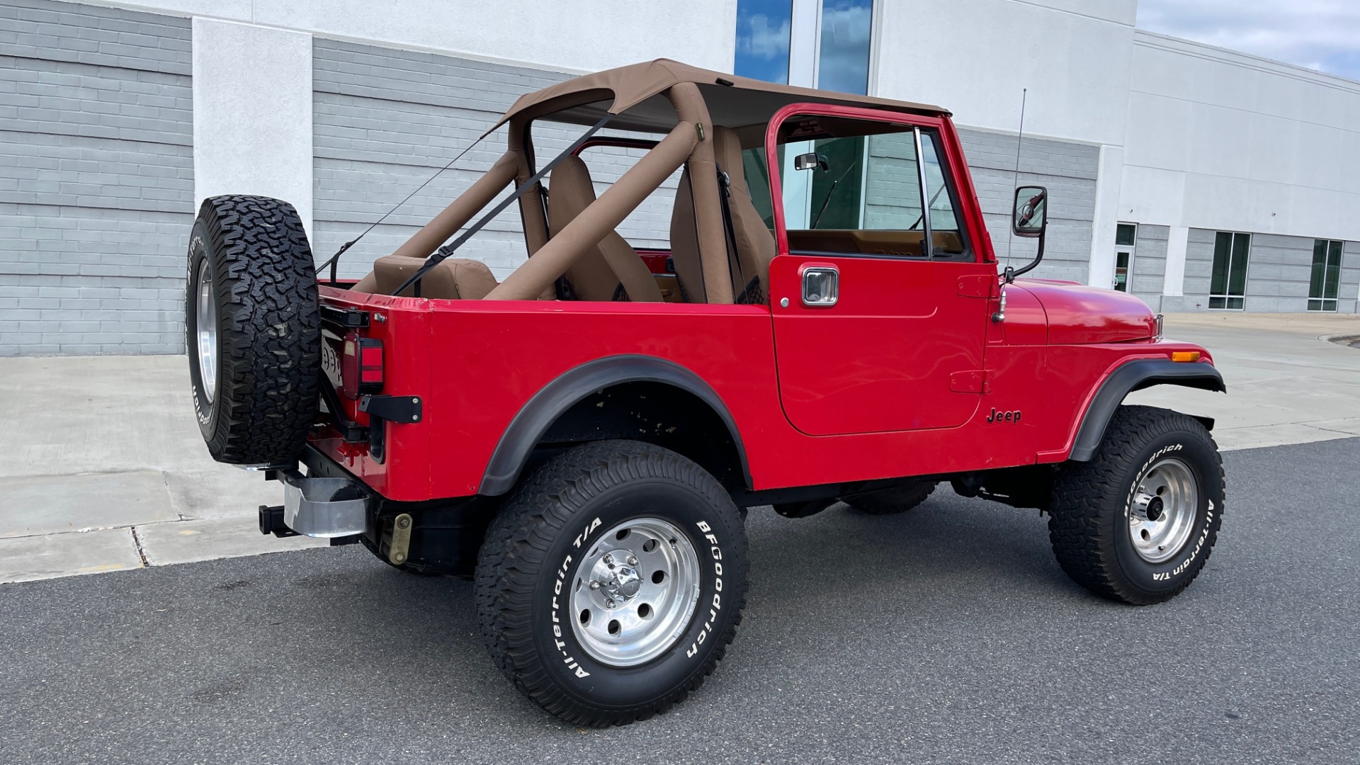 Used 1986 Jeep CJ-7 SOFT-TOP / 4X4 / 4.2L I6 / 5-SPEED MANUAL / HERTZ SPEAKERS / BFG TIRES for sale $20,999 at Formula Imports in Charlotte NC 28227 48