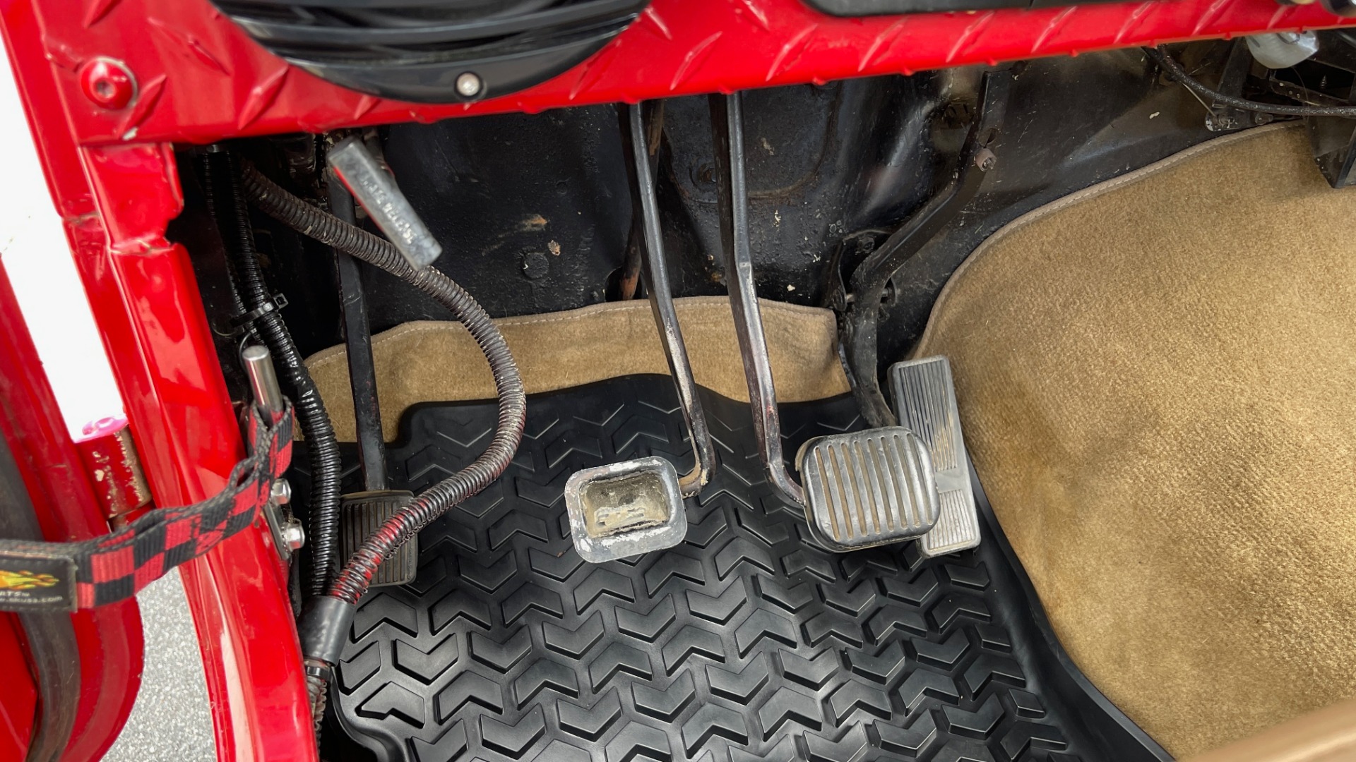 Used 1986 Jeep CJ-7 SOFT-TOP / 4X4 / 4.2L I6 / 5-SPEED MANUAL / HERTZ SPEAKERS / BFG TIRES for sale $20,999 at Formula Imports in Charlotte NC 28227 58