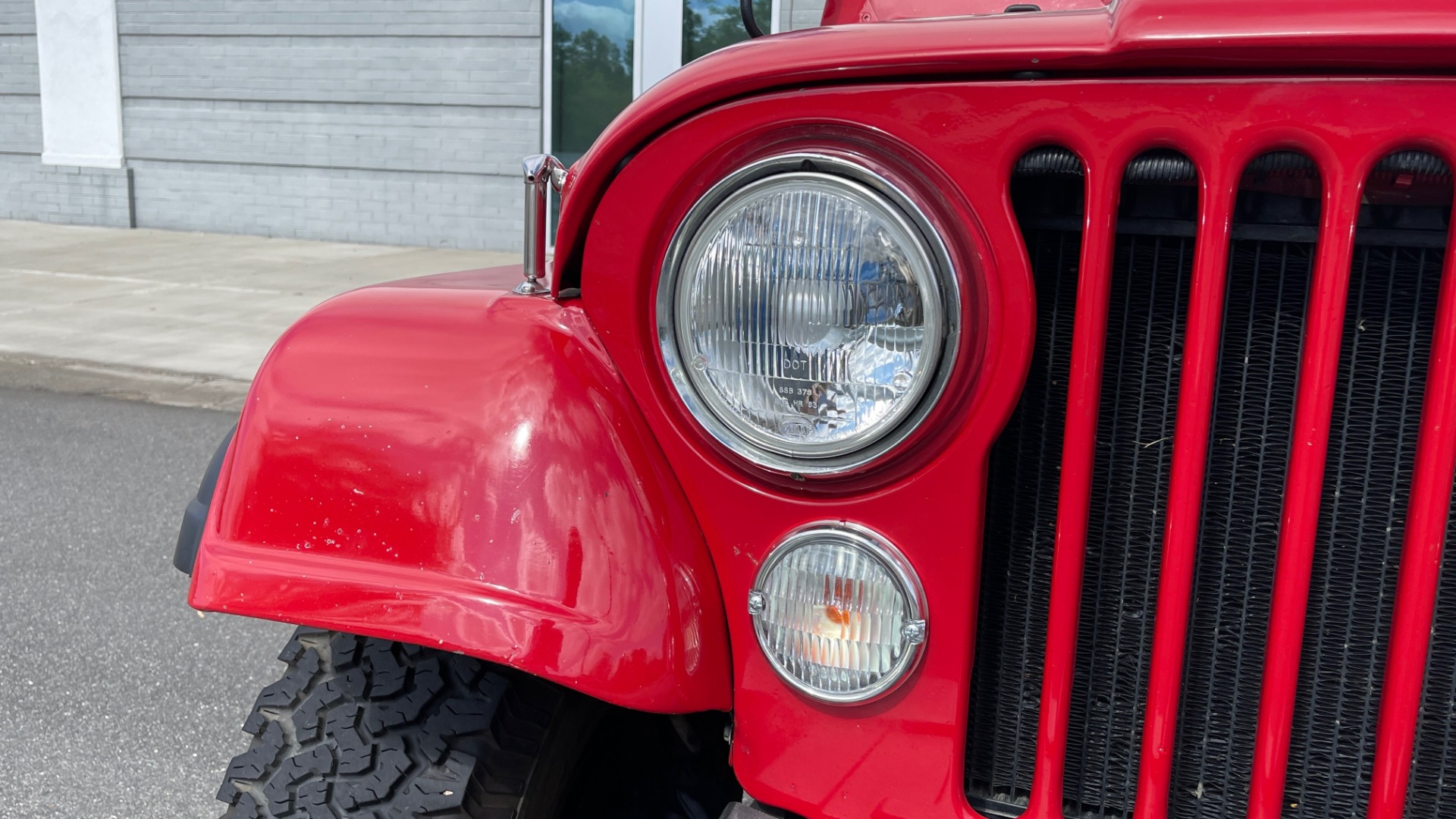 Used 1986 Jeep CJ-7 SOFT-TOP / 4X4 / 4.2L I6 / 5-SPEED MANUAL / HERTZ SPEAKERS / BFG TIRES for sale $20,999 at Formula Imports in Charlotte NC 28227 7