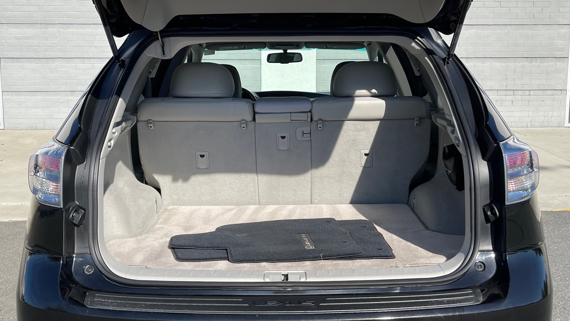 Used 2011 Lexus RX 350 PREMIUM / TOWING PREP PKG / VENTILATED STS / SUNROOF / REARVIEW for sale Sold at Formula Imports in Charlotte NC 28227 16