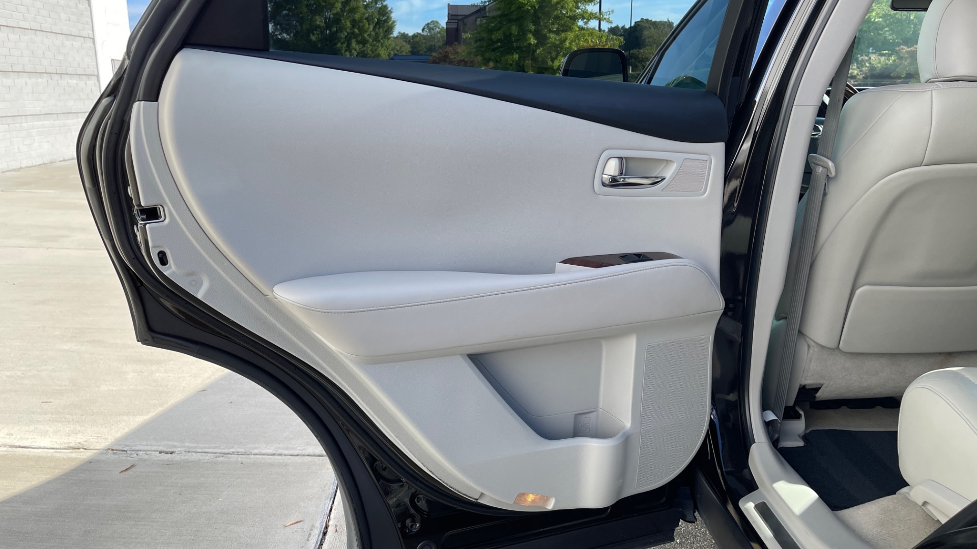 Used 2011 Lexus RX 350 PREMIUM / TOWING PREP PKG / VENTILATED STS / SUNROOF / REARVIEW for sale Sold at Formula Imports in Charlotte NC 28227 45