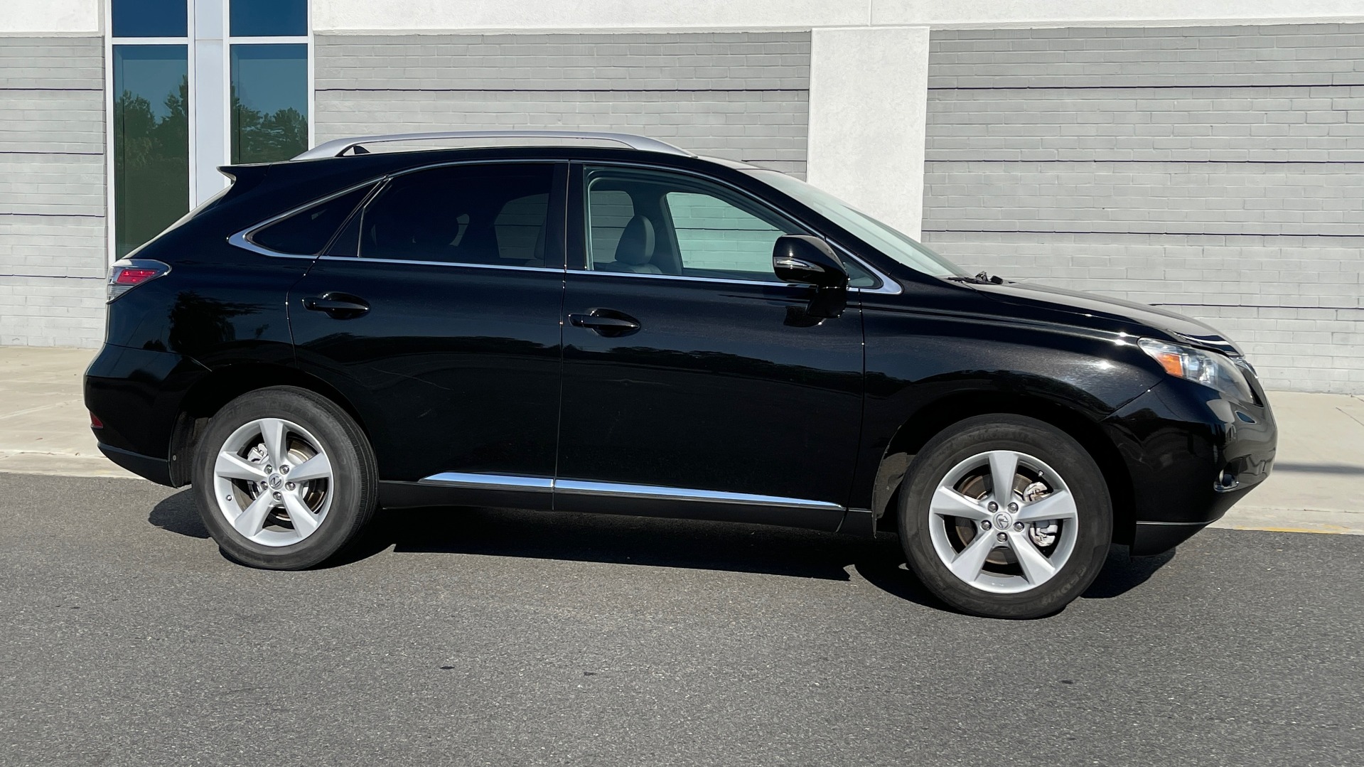 Used 2011 Lexus RX 350 PREMIUM / TOWING PREP PKG / VENTILATED STS / SUNROOF / REARVIEW for sale Sold at Formula Imports in Charlotte NC 28227 6