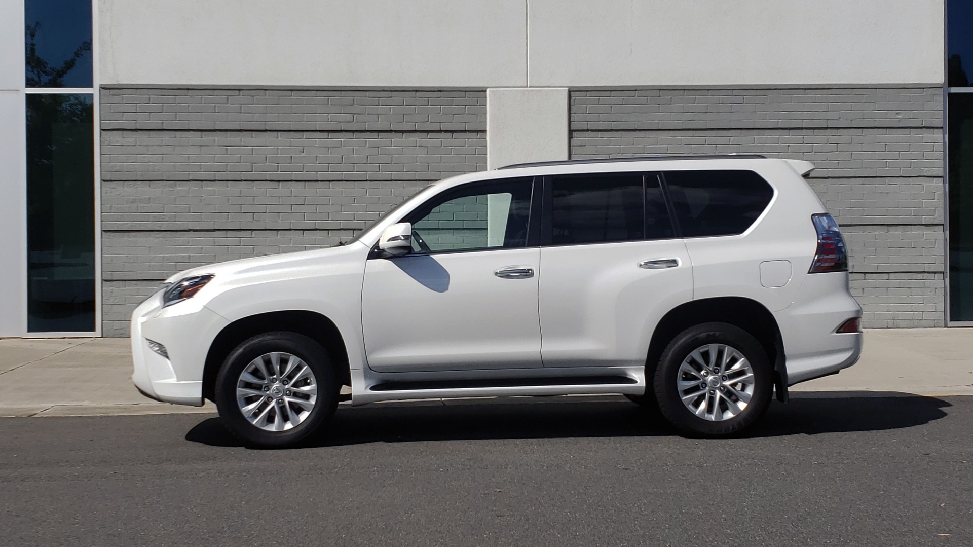 Used 2021 Lexus GX 460 PREMIUM / AWD / NAV / SUNROOF / 3-ROW / REARVIEW for sale Sold at Formula Imports in Charlotte NC 28227 4