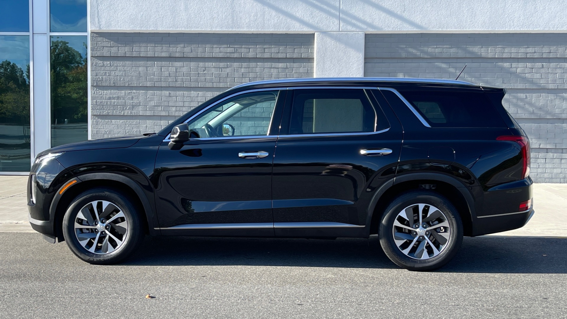 Used 2020 Hyundai PALISADE SEL / 3.8L V6 / FWD / 8-SPD AUTO / SUNROOF / 3-ROW / REARVIEW for sale Sold at Formula Imports in Charlotte NC 28227 3