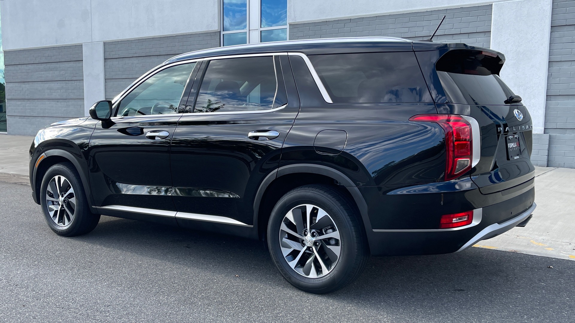 Used 2020 Hyundai PALISADE SEL / 3.8L V6 / FWD / 8-SPD AUTO / SUNROOF / 3-ROW / REARVIEW for sale Sold at Formula Imports in Charlotte NC 28227 4
