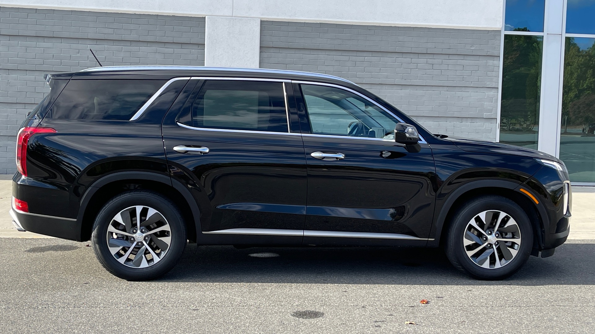 Used 2020 Hyundai PALISADE SEL / 3.8L V6 / FWD / 8-SPD AUTO / SUNROOF / 3-ROW / REARVIEW for sale Sold at Formula Imports in Charlotte NC 28227 6