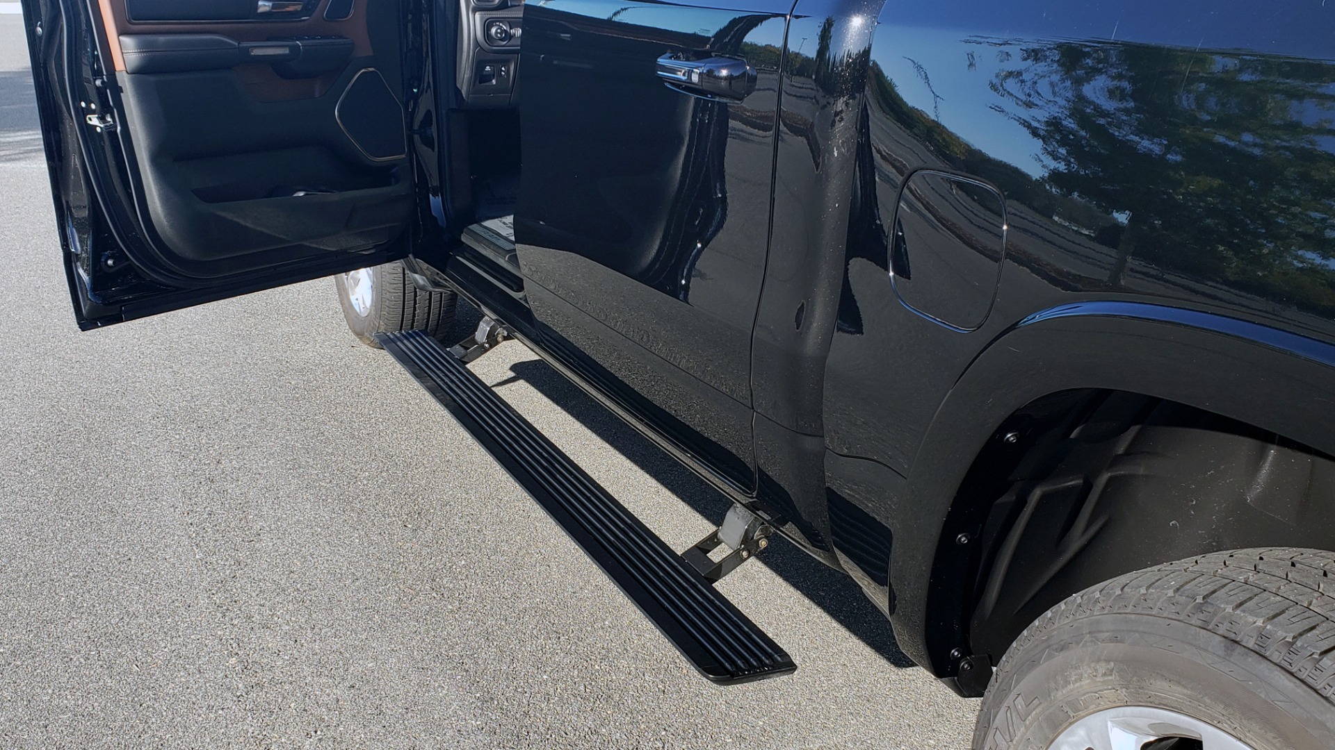Used 2021 Ram 1500 LONGHORN LIMITED 4X4 / 5.7L HEMI / CREWCAB / H/K SND / PANO-ROOF / REARVIEW for sale Sold at Formula Imports in Charlotte NC 28227 10