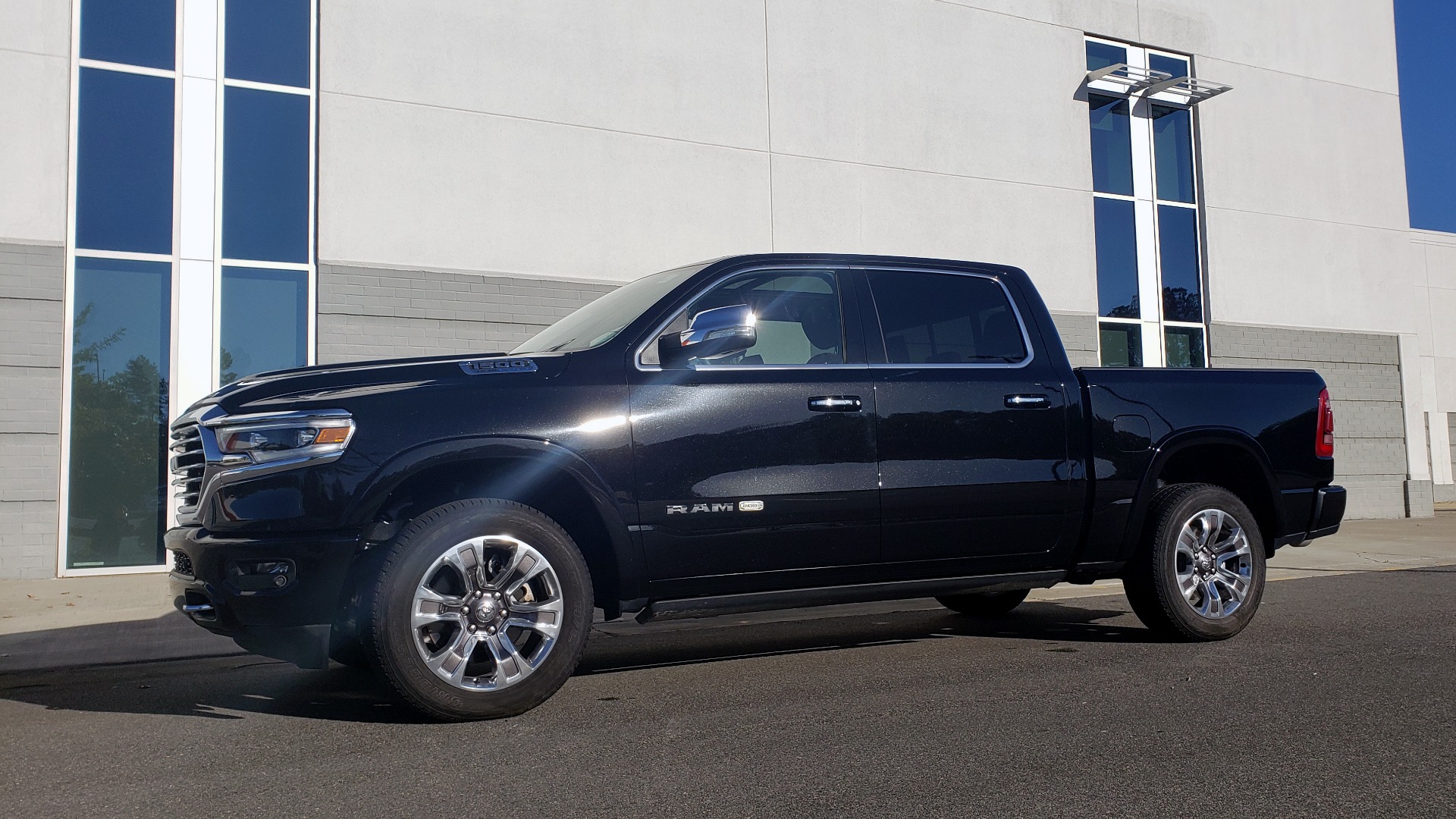 Used 2021 Ram 1500 LONGHORN LIMITED 4X4 / 5.7L HEMI / CREWCAB / H/K SND / PANO-ROOF / REARVIEW for sale Sold at Formula Imports in Charlotte NC 28227 3