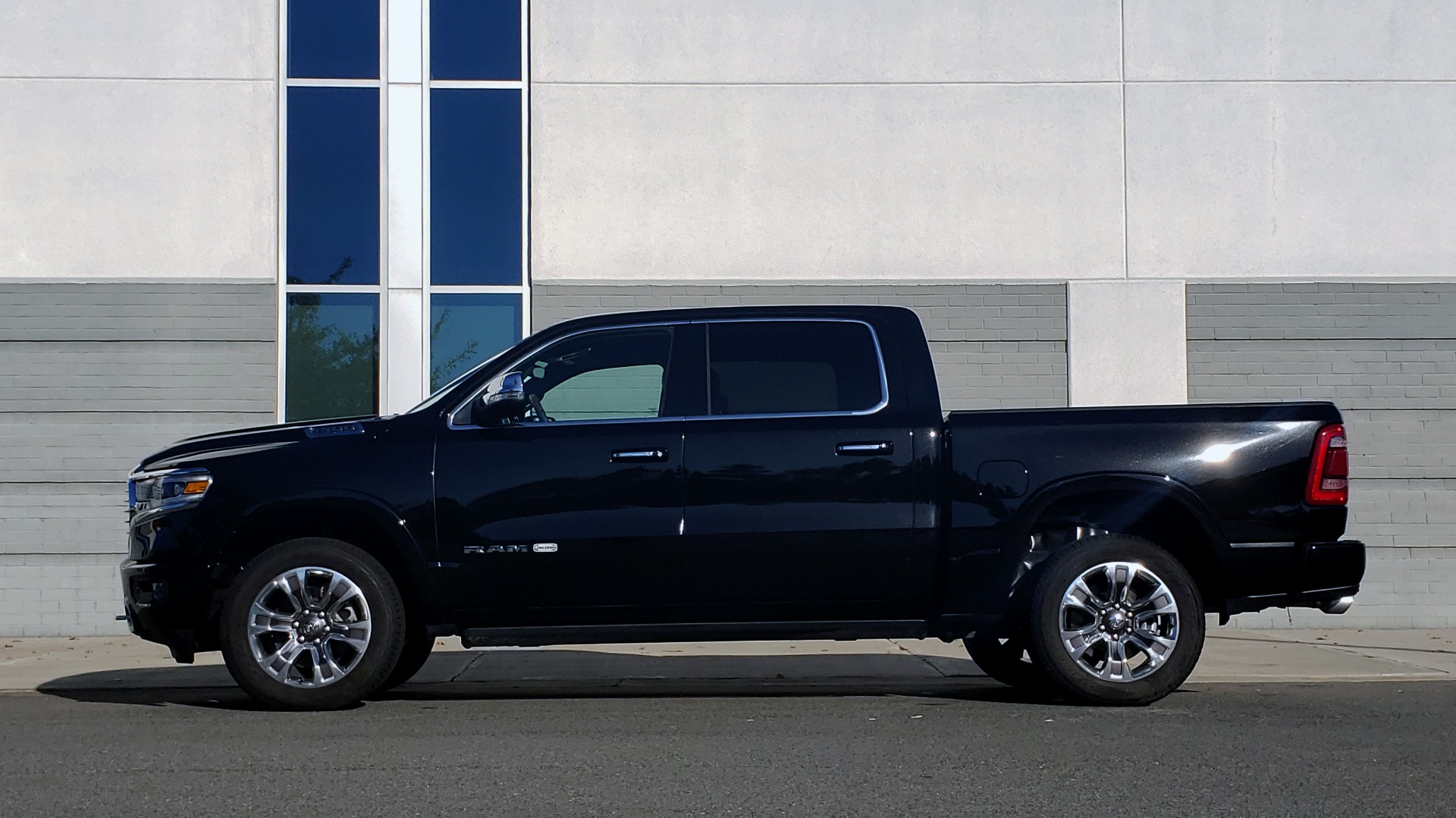 Used 2021 Ram 1500 LONGHORN LIMITED 4X4 / 5.7L HEMI / CREWCAB / H/K SND / PANO-ROOF / REARVIEW for sale Sold at Formula Imports in Charlotte NC 28227 4