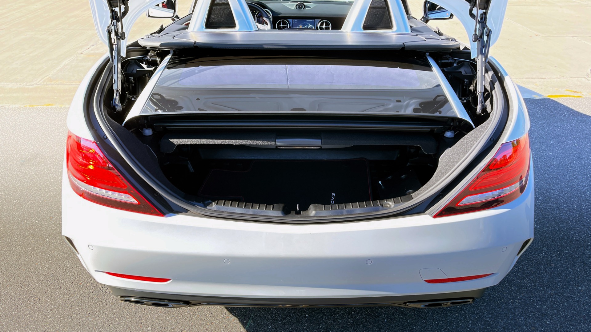 Used 2017 Mercedes-Benz SLC 43 AMG ROADSTER / PREM 3 / NAV / NIGHT PKG / REARVIEW for sale $52,750 at Formula Imports in Charlotte NC 28227 16