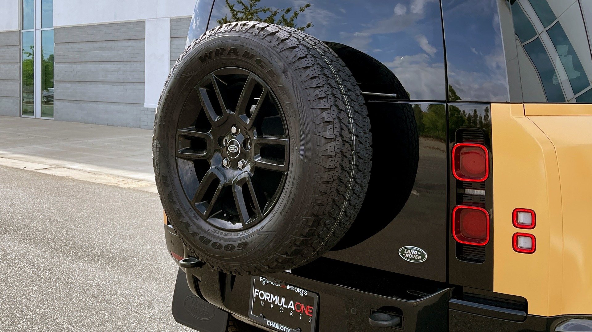 Used 2022 Land Rover DEFENDER X-DYNAMIC SE / TROPHY / LEATHER / NAV / SUNROOF / REARVIEW for sale Sold at Formula Imports in Charlotte NC 28227 27