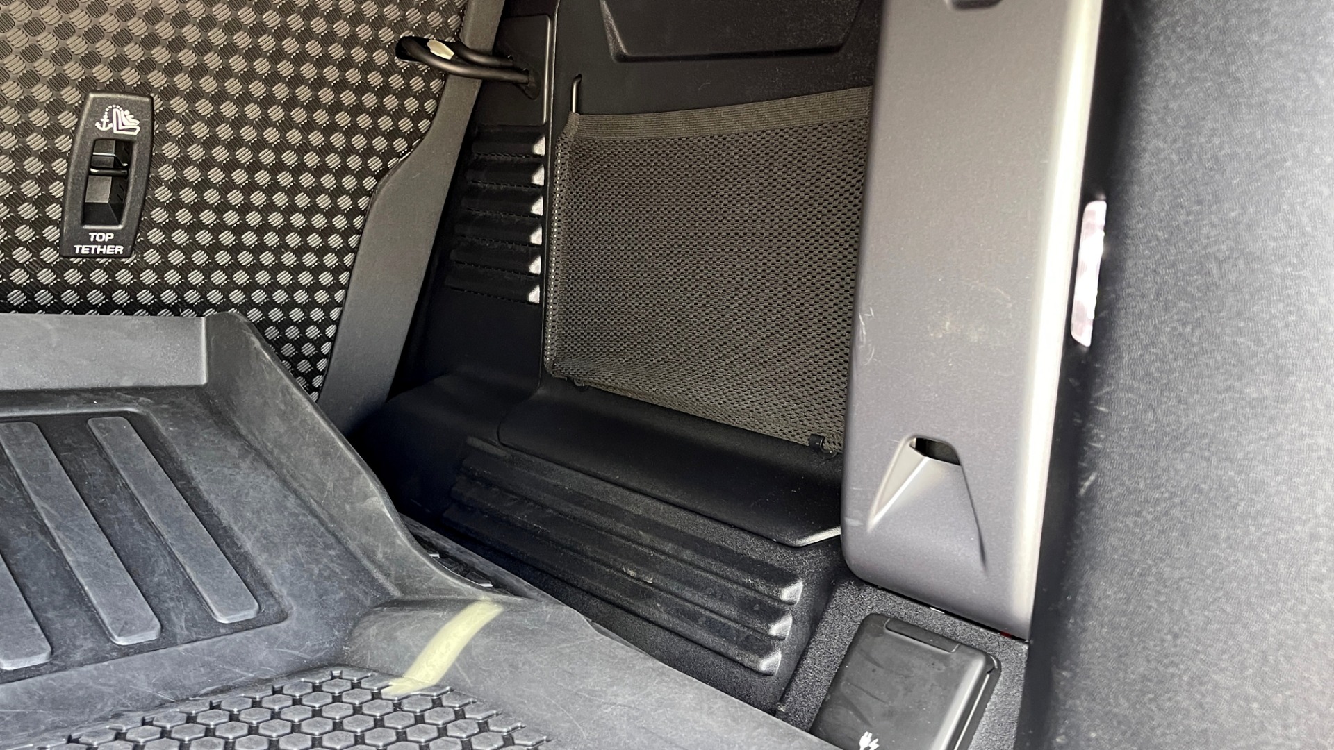 Used 2022 Land Rover DEFENDER X-DYNAMIC SE / TROPHY / LEATHER / NAV / SUNROOF / REARVIEW for sale $106,999 at Formula Imports in Charlotte NC 28227 29