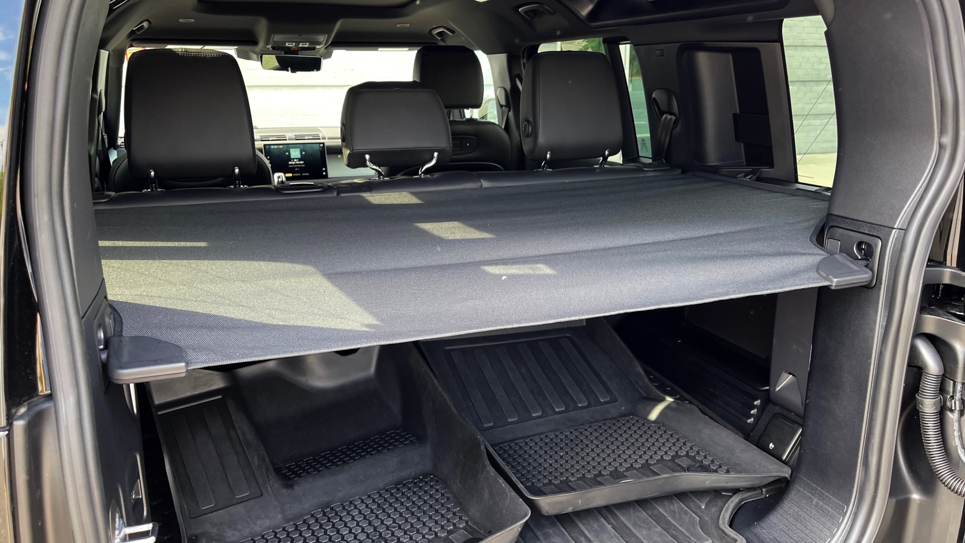 Used 2022 Land Rover DEFENDER X-DYNAMIC SE / TROPHY / LEATHER / NAV / SUNROOF / REARVIEW for sale $106,999 at Formula Imports in Charlotte NC 28227 35