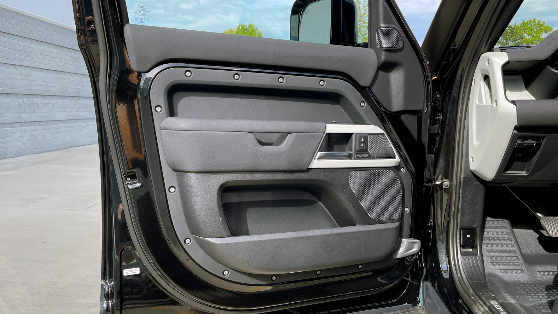 Used 2022 Land Rover DEFENDER X-DYNAMIC SE / TROPHY / LEATHER / NAV / SUNROOF / REARVIEW for sale Sold at Formula Imports in Charlotte NC 28227 38