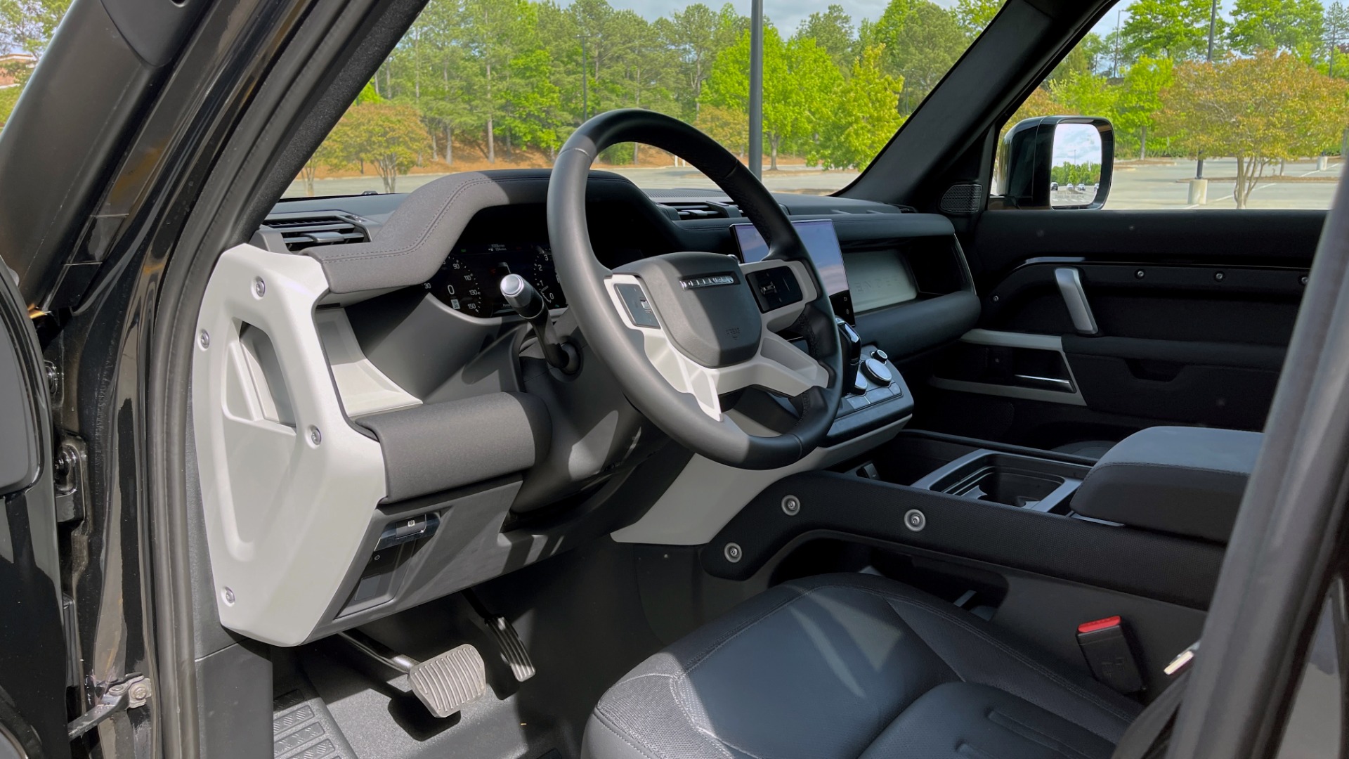 Used 2022 Land Rover DEFENDER X-DYNAMIC SE / TROPHY / LEATHER / NAV / SUNROOF / REARVIEW for sale Sold at Formula Imports in Charlotte NC 28227 40