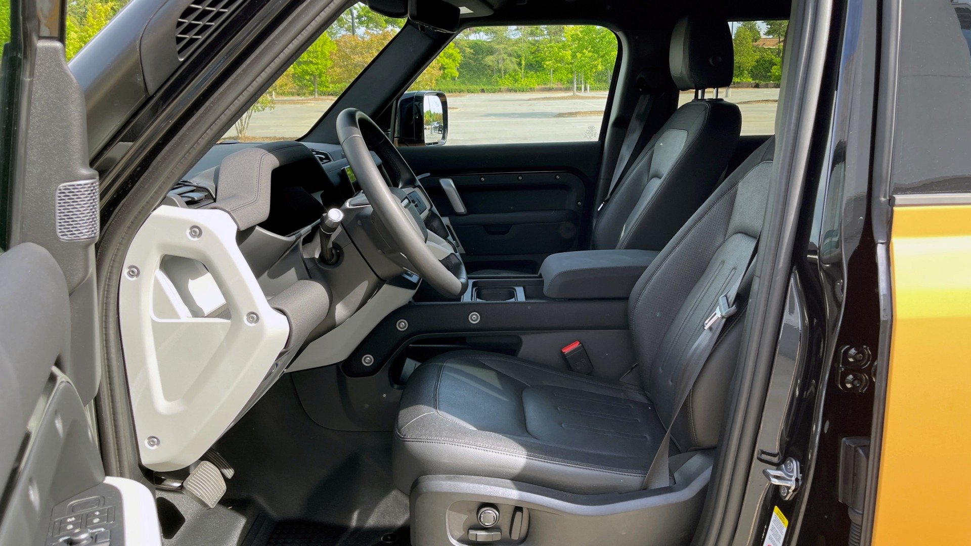 Used 2022 Land Rover DEFENDER X-DYNAMIC SE / TROPHY / LEATHER / NAV / SUNROOF / REARVIEW for sale Sold at Formula Imports in Charlotte NC 28227 41