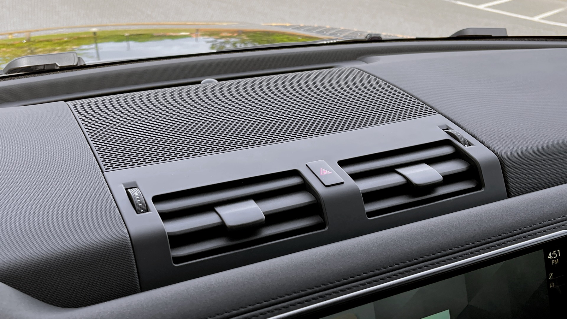 Used 2022 Land Rover DEFENDER X-DYNAMIC SE / TROPHY / LEATHER / NAV / SUNROOF / REARVIEW for sale $106,999 at Formula Imports in Charlotte NC 28227 49
