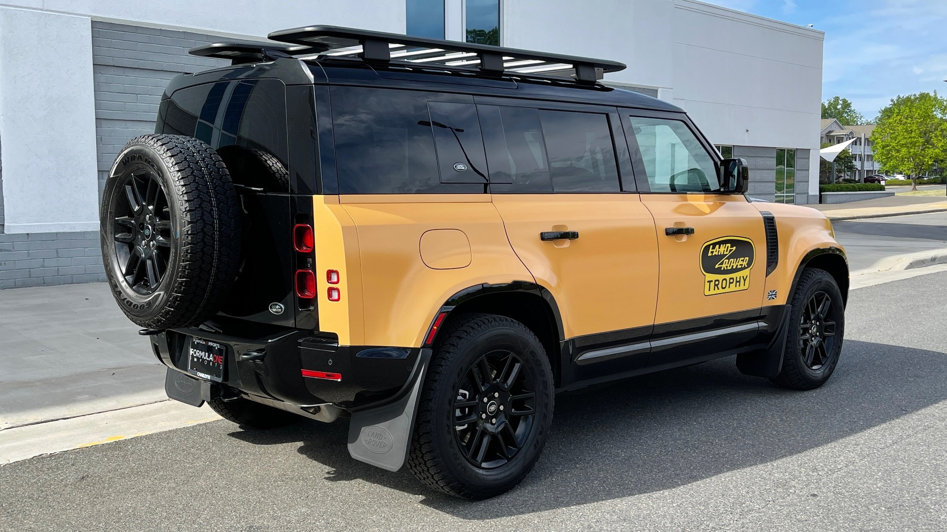 Used 2022 Land Rover DEFENDER X-DYNAMIC SE / TROPHY / LEATHER / NAV / SUNROOF / REARVIEW for sale $106,999 at Formula Imports in Charlotte NC 28227 5
