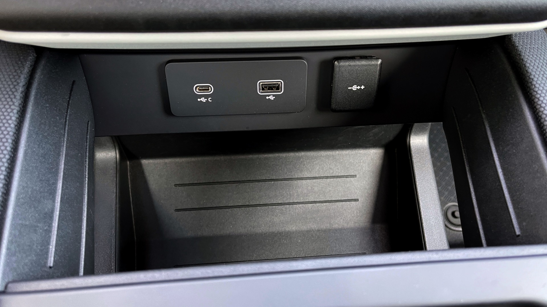 Used 2022 Land Rover DEFENDER X-DYNAMIC SE / TROPHY / LEATHER / NAV / SUNROOF / REARVIEW for sale Sold at Formula Imports in Charlotte NC 28227 55