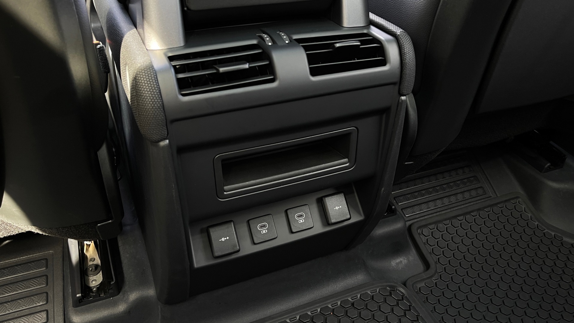Used 2022 Land Rover DEFENDER X-DYNAMIC SE / TROPHY / LEATHER / NAV / SUNROOF / REARVIEW for sale $106,999 at Formula Imports in Charlotte NC 28227 67