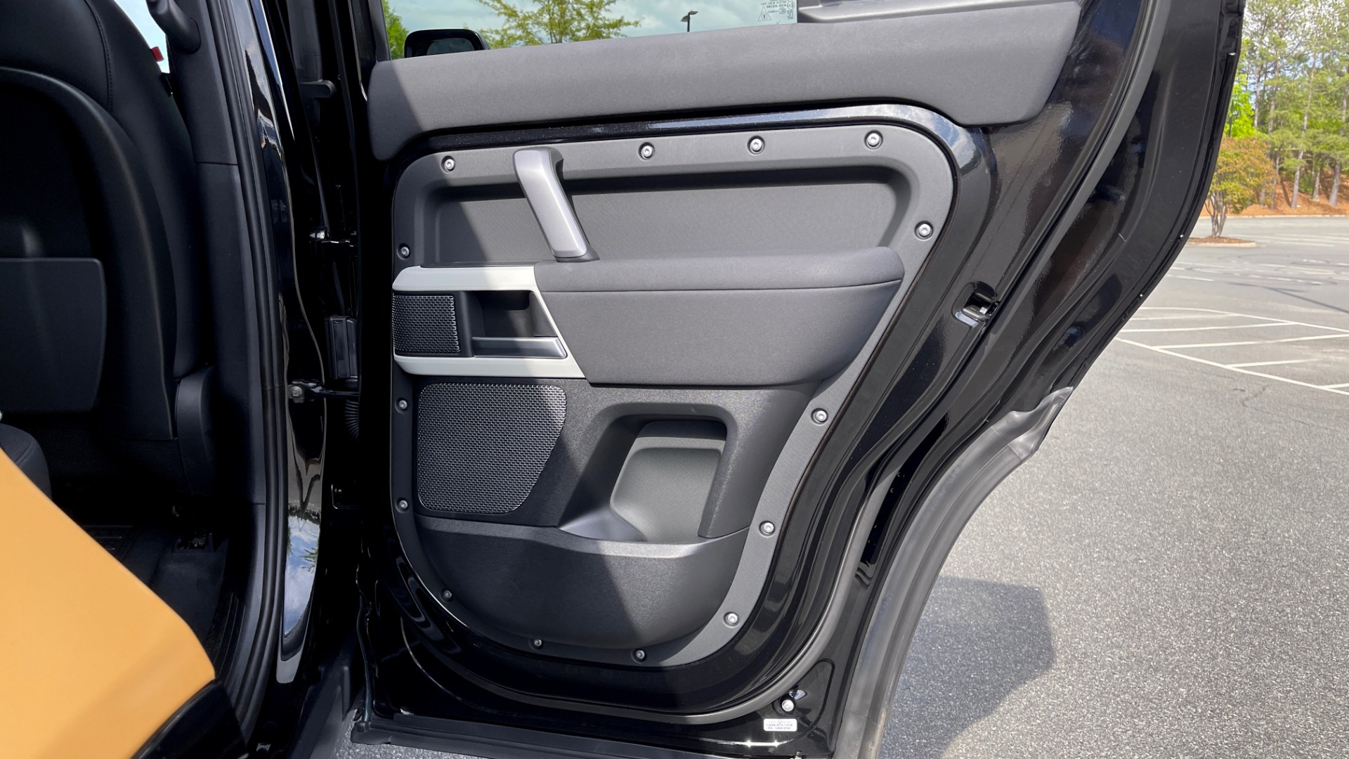 Used 2022 Land Rover DEFENDER X-DYNAMIC SE / TROPHY / LEATHER / NAV / SUNROOF / REARVIEW for sale $106,999 at Formula Imports in Charlotte NC 28227 71