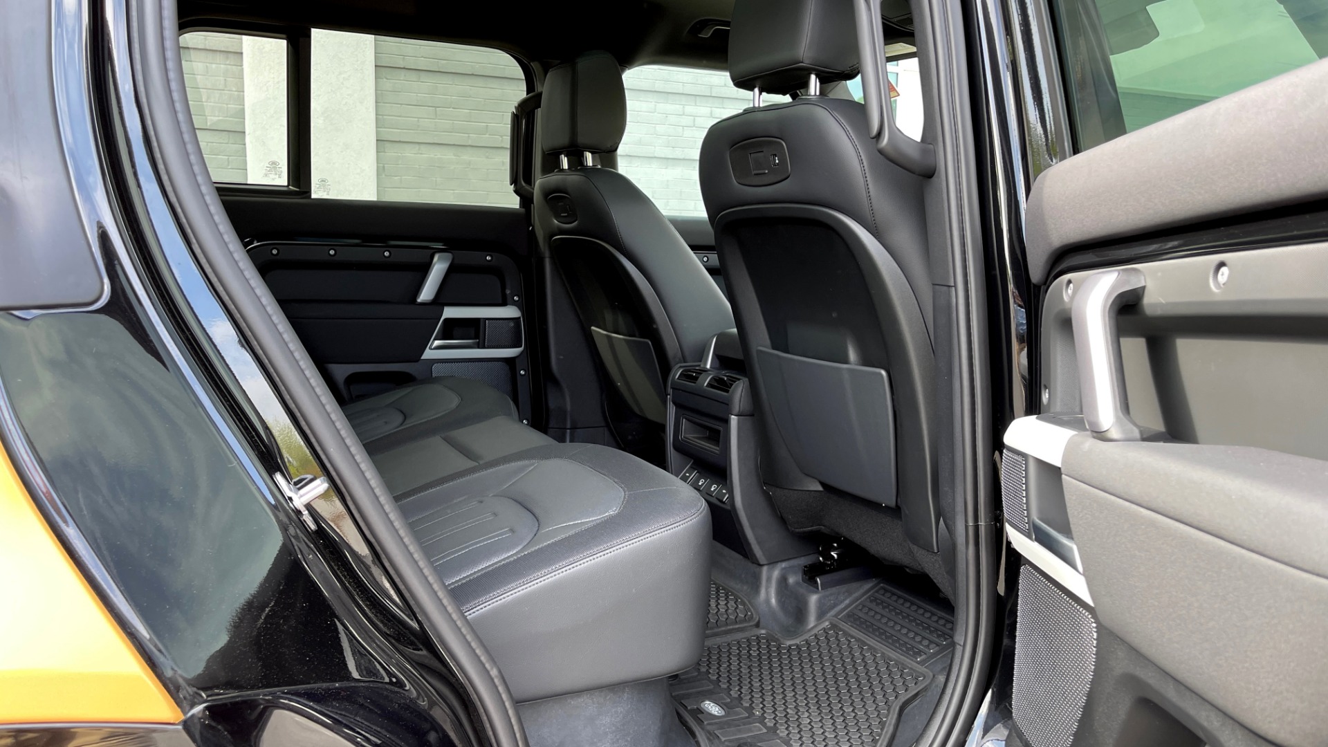 Used 2022 Land Rover DEFENDER X-DYNAMIC SE / TROPHY / LEATHER / NAV / SUNROOF / REARVIEW for sale $106,999 at Formula Imports in Charlotte NC 28227 73