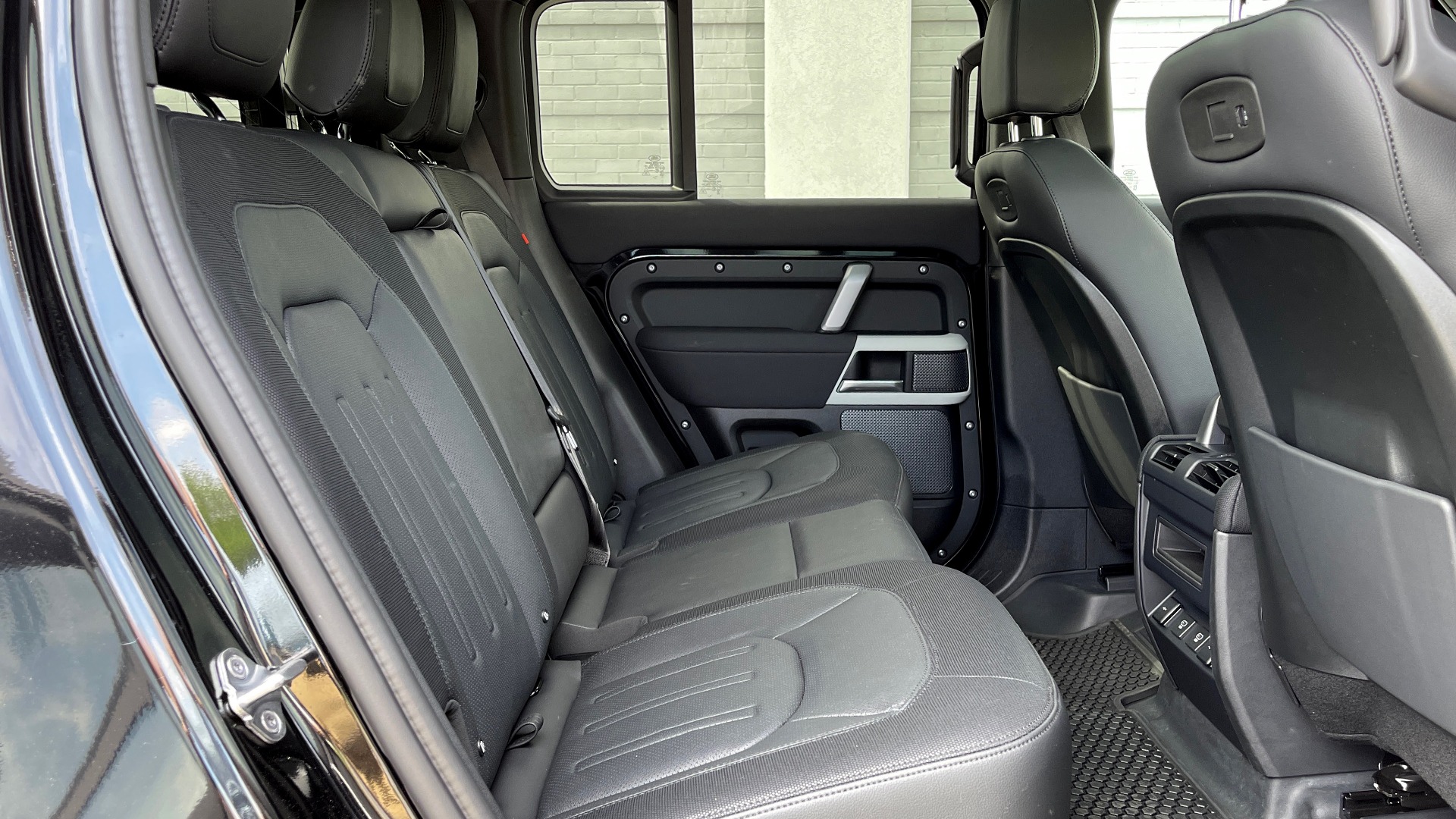 Used 2022 Land Rover DEFENDER X-DYNAMIC SE / TROPHY / LEATHER / NAV / SUNROOF / REARVIEW for sale $106,999 at Formula Imports in Charlotte NC 28227 74