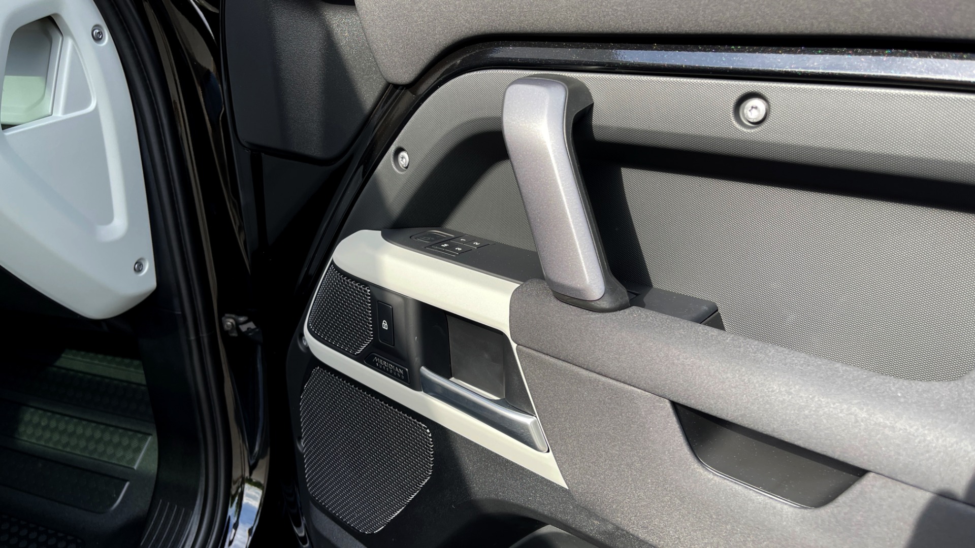 Used 2022 Land Rover DEFENDER X-DYNAMIC SE / TROPHY / LEATHER / NAV / SUNROOF / REARVIEW for sale $106,999 at Formula Imports in Charlotte NC 28227 79