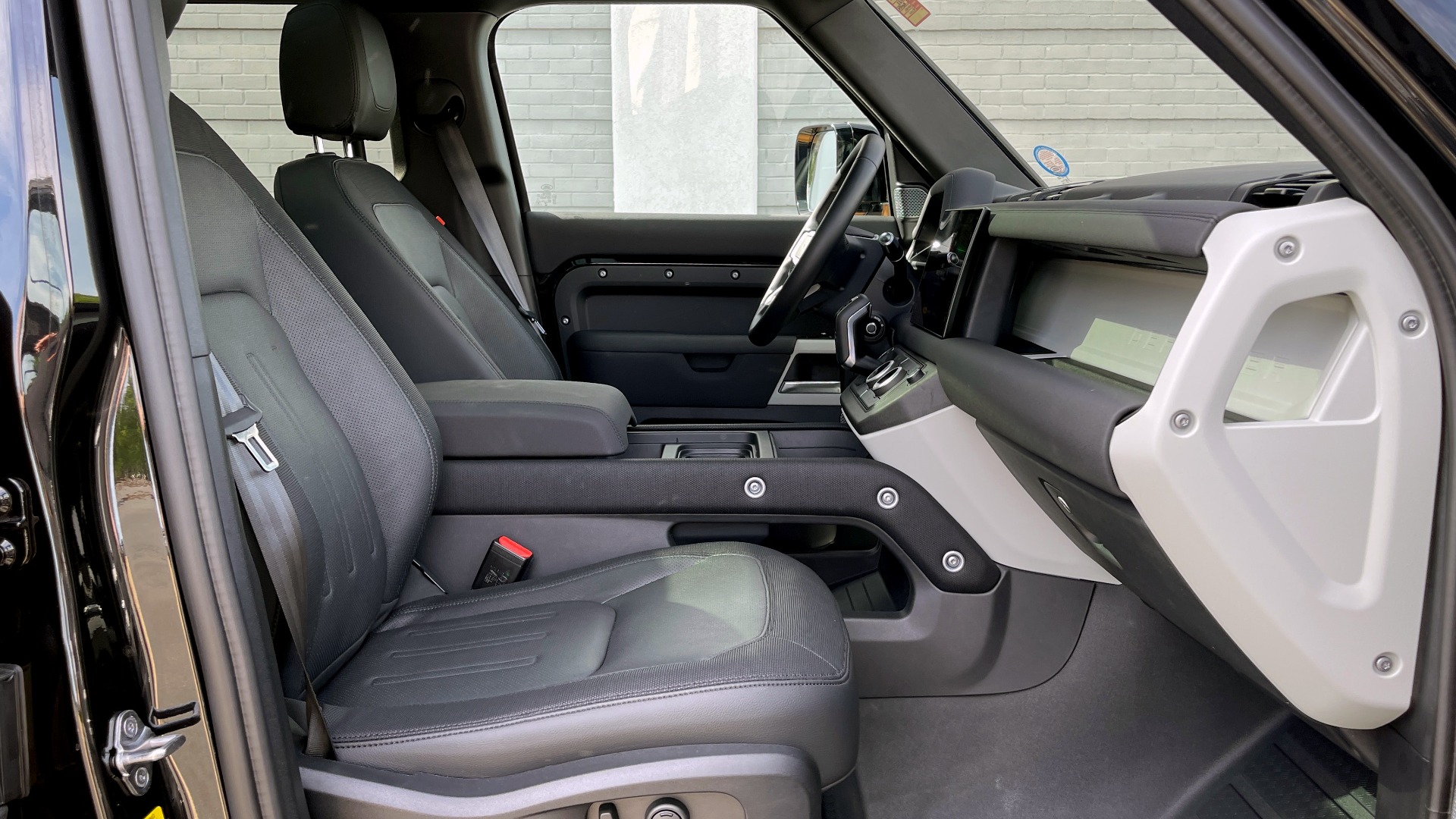 Used 2022 Land Rover DEFENDER X-DYNAMIC SE / TROPHY / LEATHER / NAV / SUNROOF / REARVIEW for sale Sold at Formula Imports in Charlotte NC 28227 81