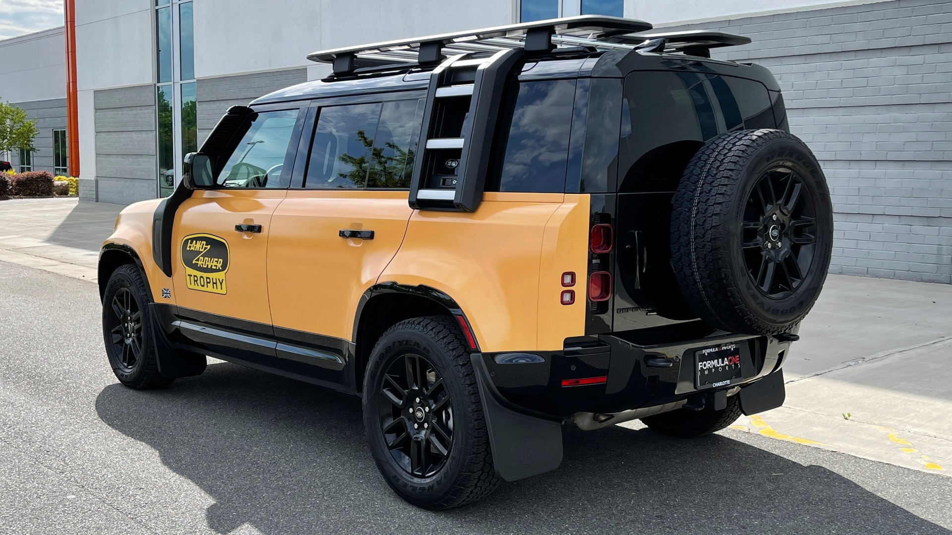 Used 2022 Land Rover DEFENDER X-DYNAMIC SE / TROPHY / LEATHER / NAV / SUNROOF / REARVIEW for sale Sold at Formula Imports in Charlotte NC 28227 9