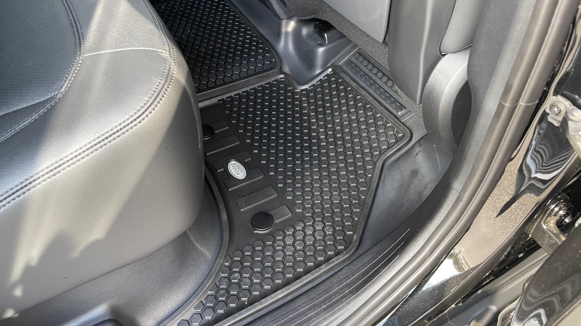 Used 2022 Land Rover DEFENDER 110 S / TREK PACK / AIR SUSP / OFF-ROAD PACK / 11.4 TOUCHSCREEN for sale Sold at Formula Imports in Charlotte NC 28227 126