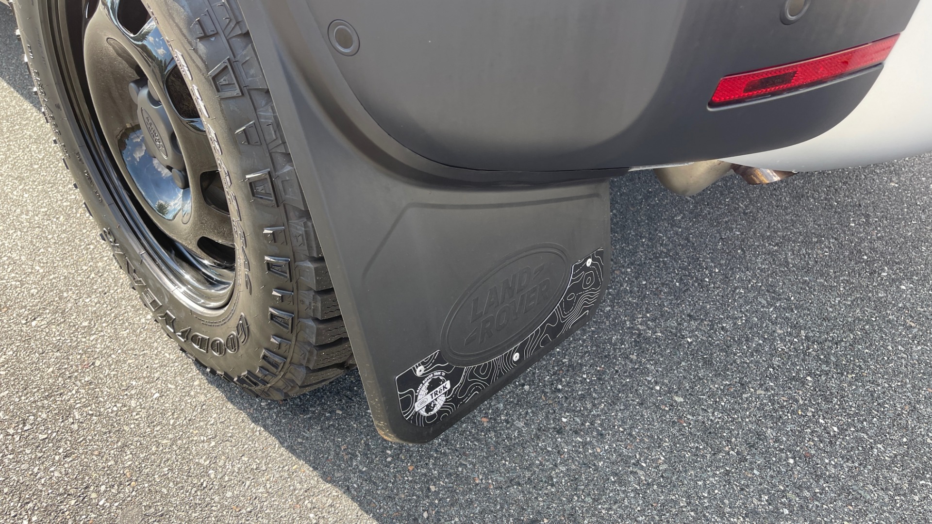 Used 2022 Land Rover DEFENDER 110 S / TREK PACK / AIR SUSP / OFF-ROAD PACK / 11.4 TOUCHSCREEN for sale Sold at Formula Imports in Charlotte NC 28227 19