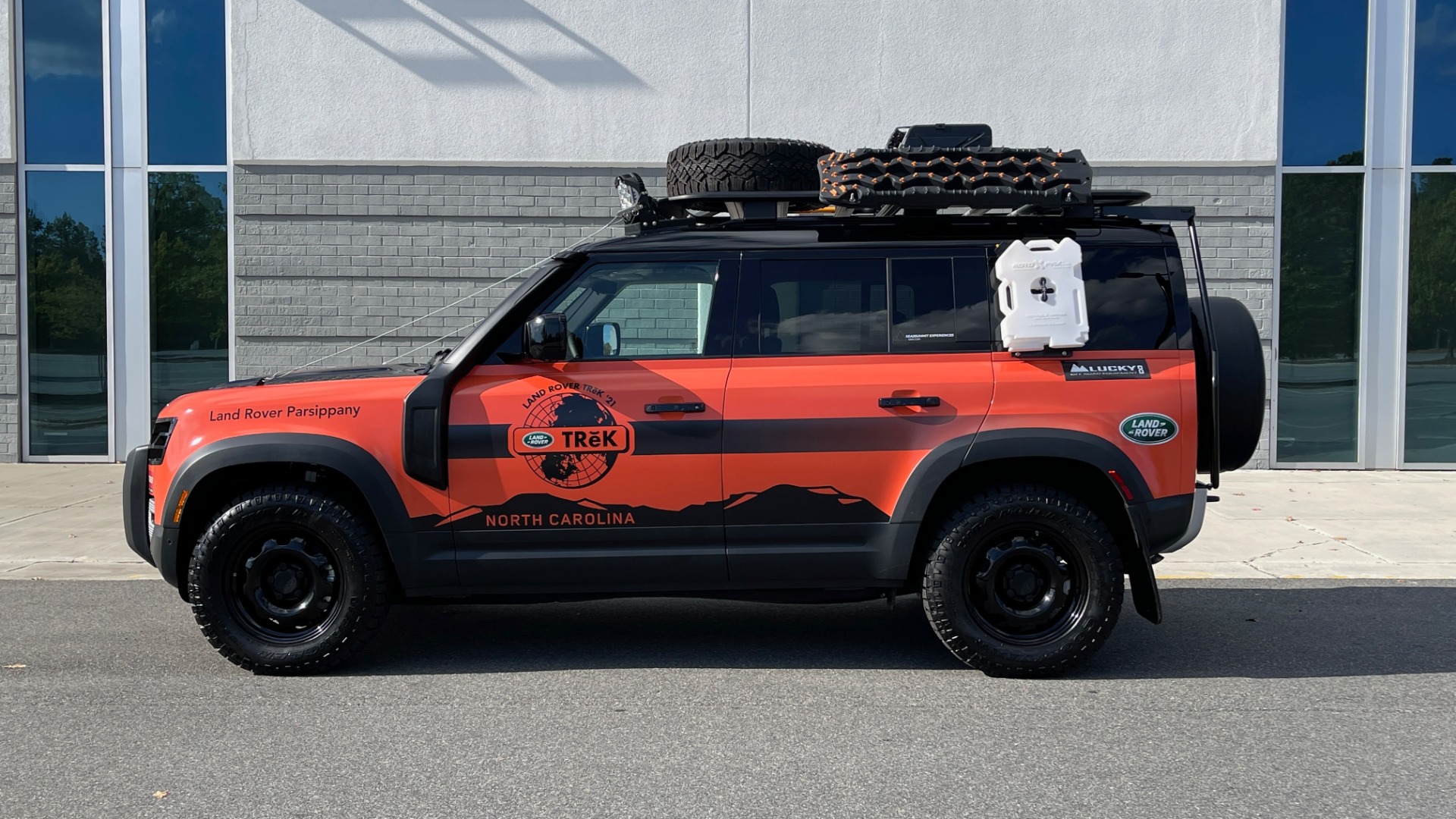 Used 2022 Land Rover DEFENDER 110 S / TREK PACK / AIR SUSP / OFF-ROAD PACK / 11.4 TOUCHSCREEN for sale Sold at Formula Imports in Charlotte NC 28227 4